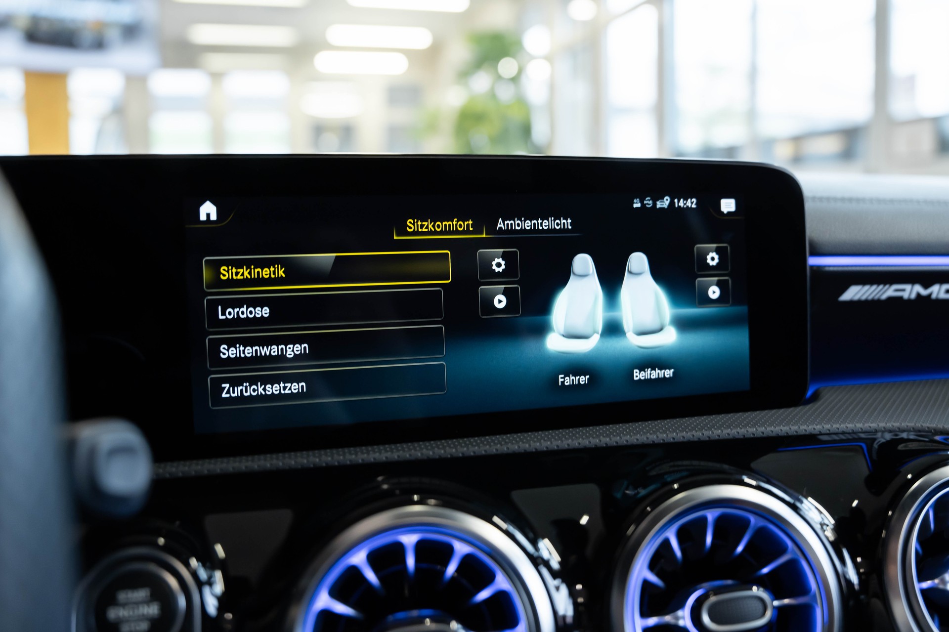 MERCEDES-BENZ A 35 AMG 4Matic Speedshift-image-24