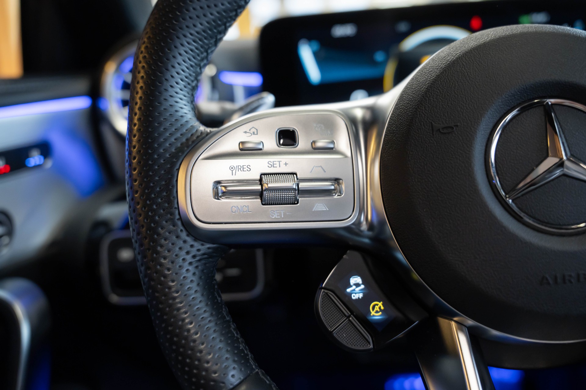 MERCEDES-BENZ A 35 AMG 4Matic Speedshift-image-34