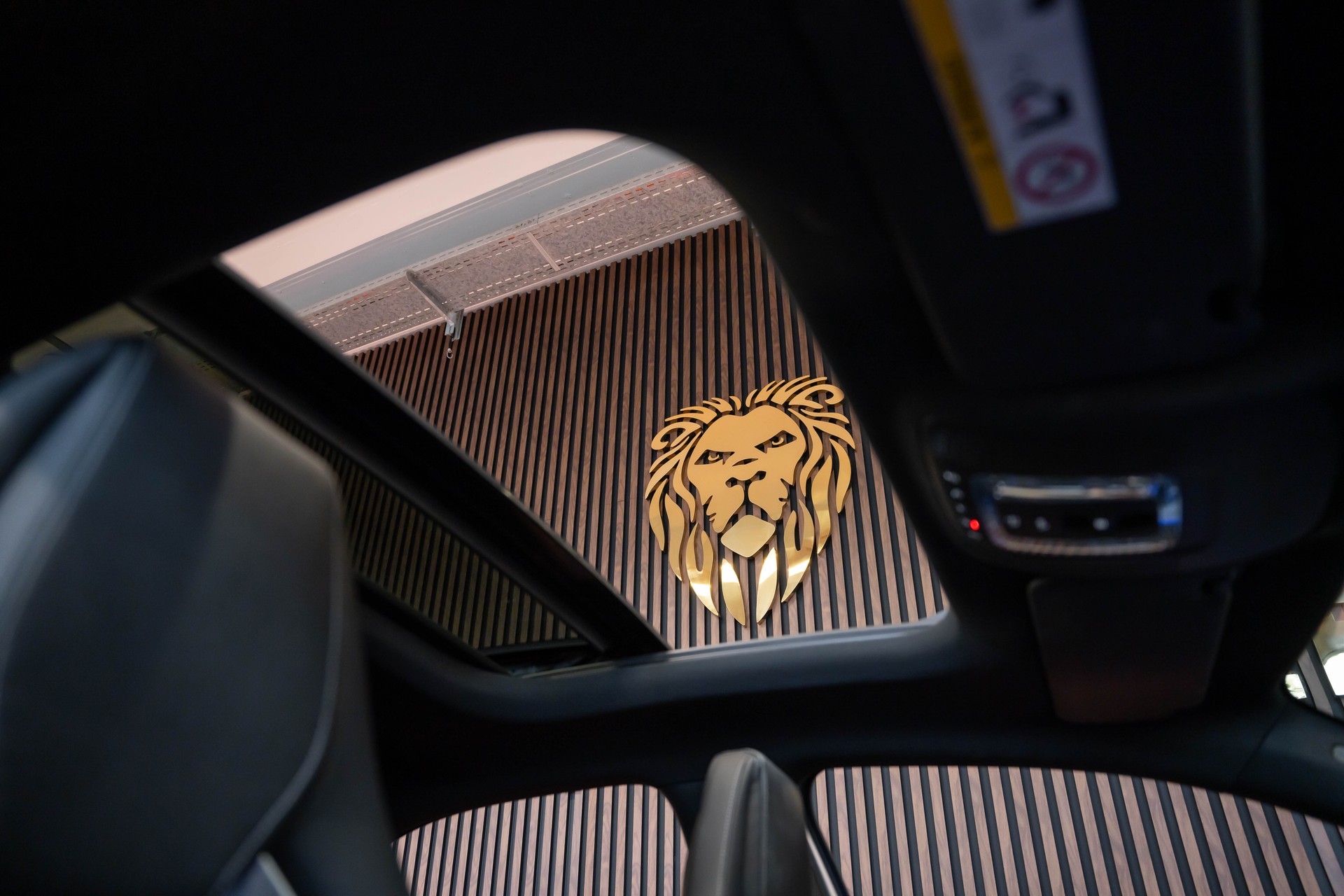 MERCEDES-BENZ A 35 AMG 4Matic Speedshift-image-19