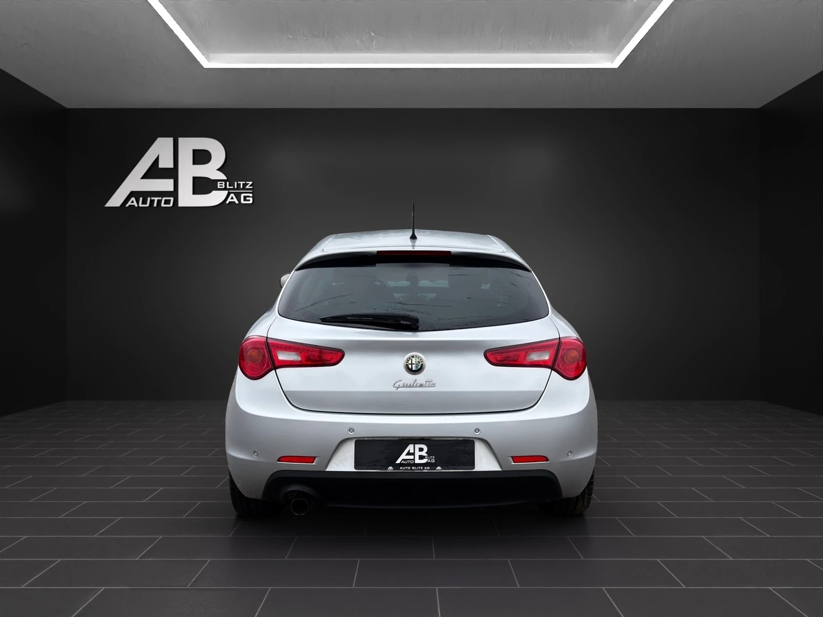 ALFA ROMEO Giulietta 1.6 JTDM Distinctive-showroom-element-3
