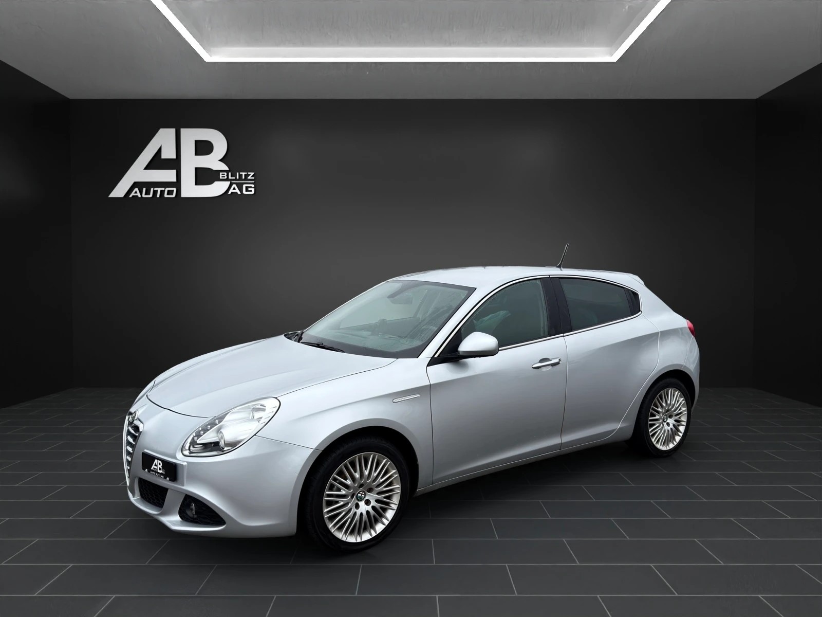 ALFA ROMEO Giulietta 1.6 JTDM Distinctive-showroom-element-1