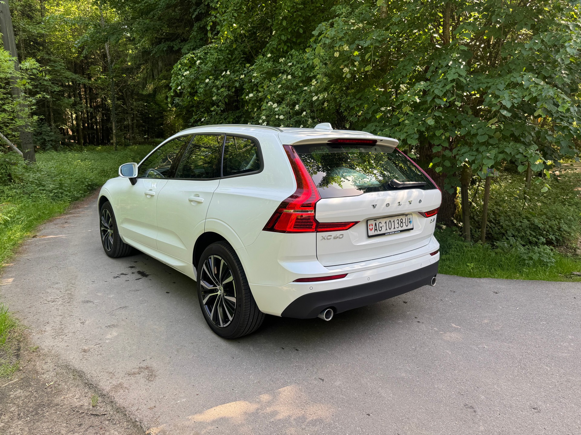 VOLVO XC60 D4 AWD Momentum Geartronic-image-5