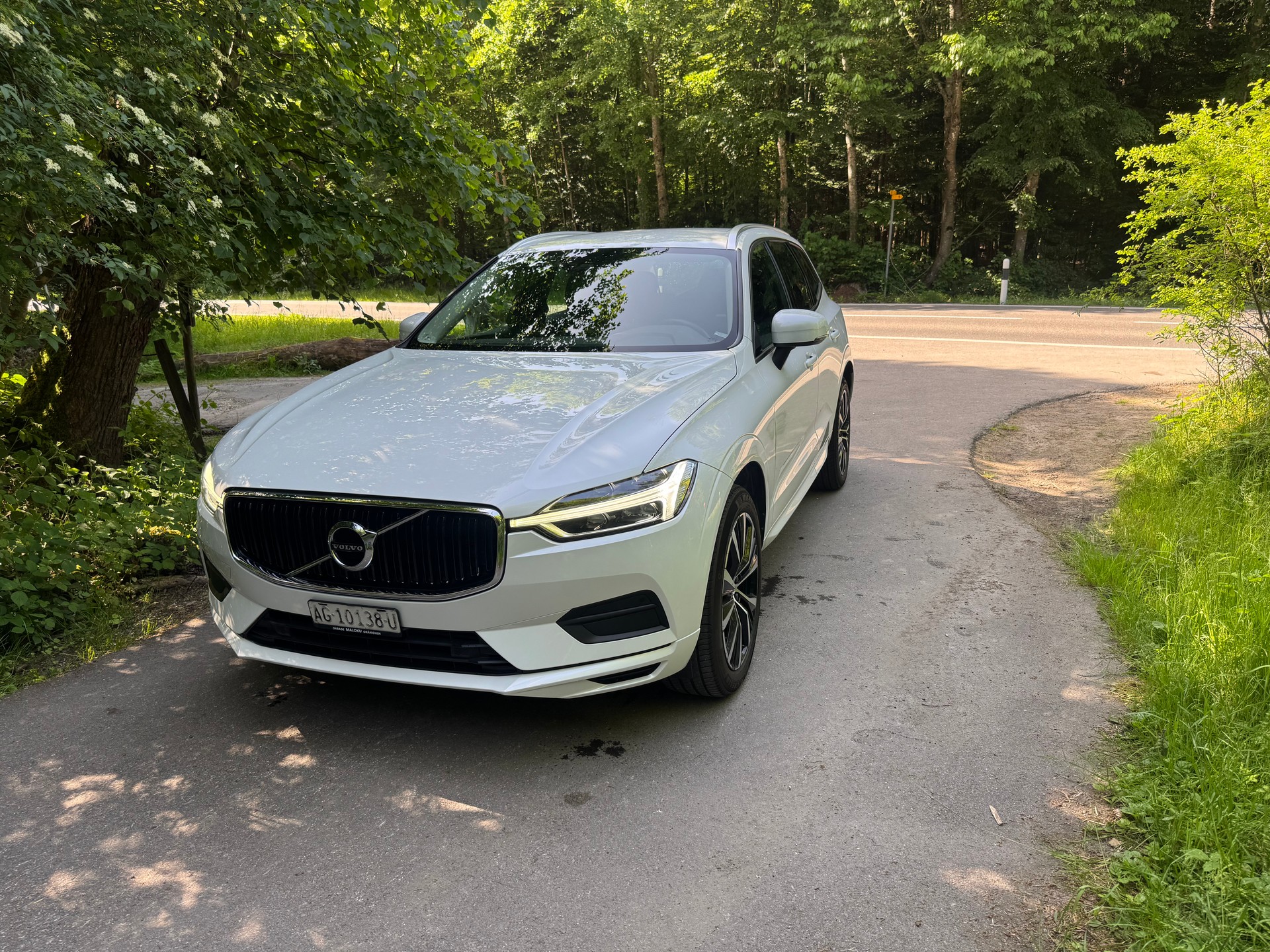 VOLVO XC60 D4 AWD Momentum Geartronic-showroom-element-1