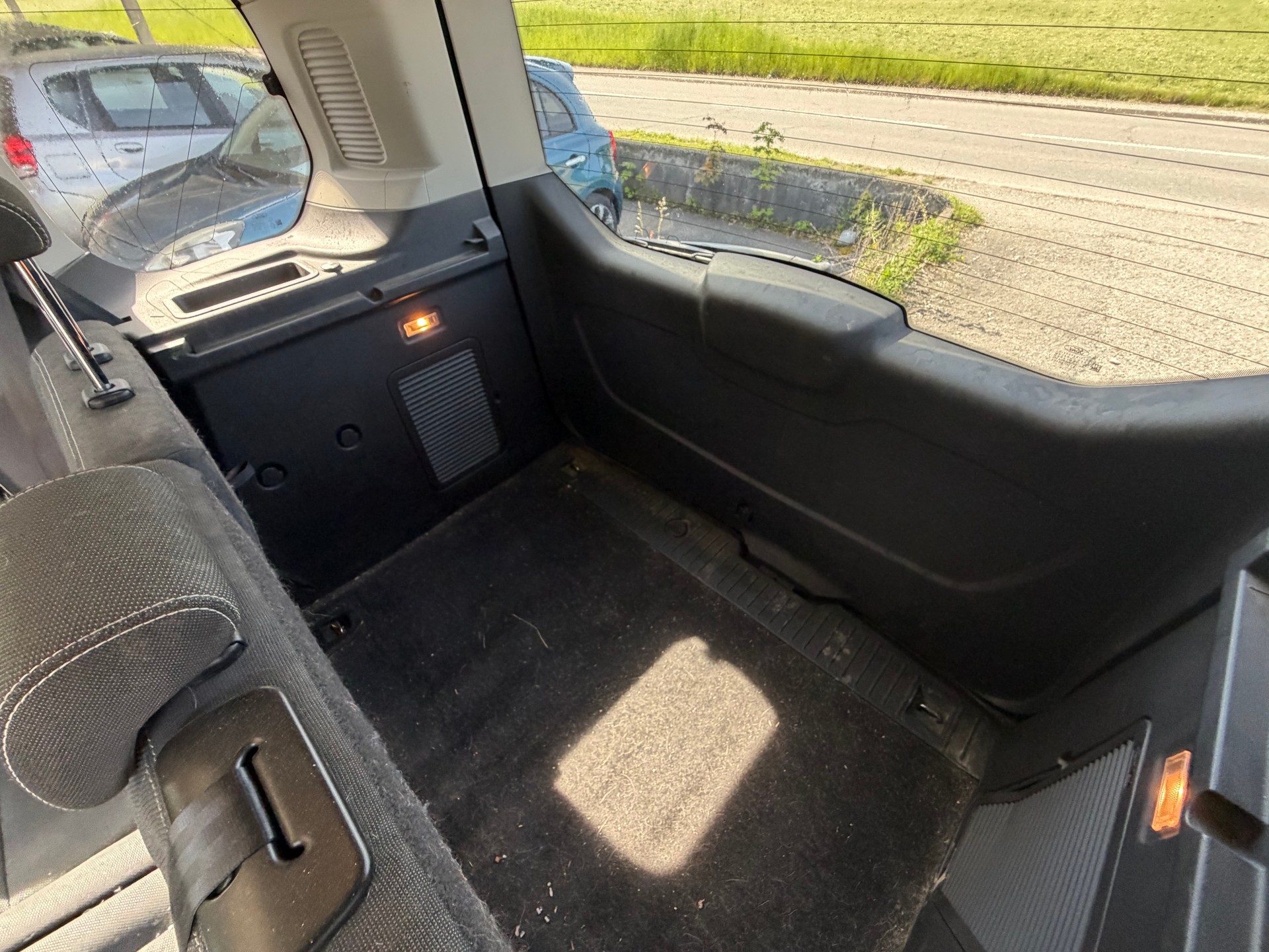 FORD Tourneo Connect 1.0 SCTi Titanium-image-13
