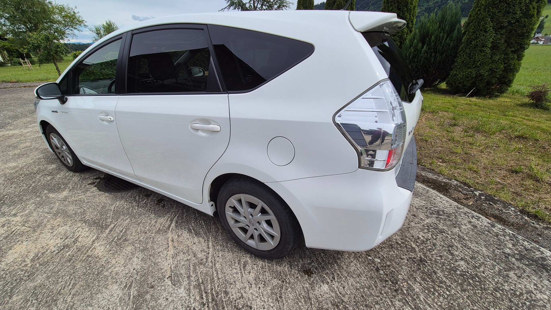 TOYOTA 1.8 VVTi HSD Sol-image-1