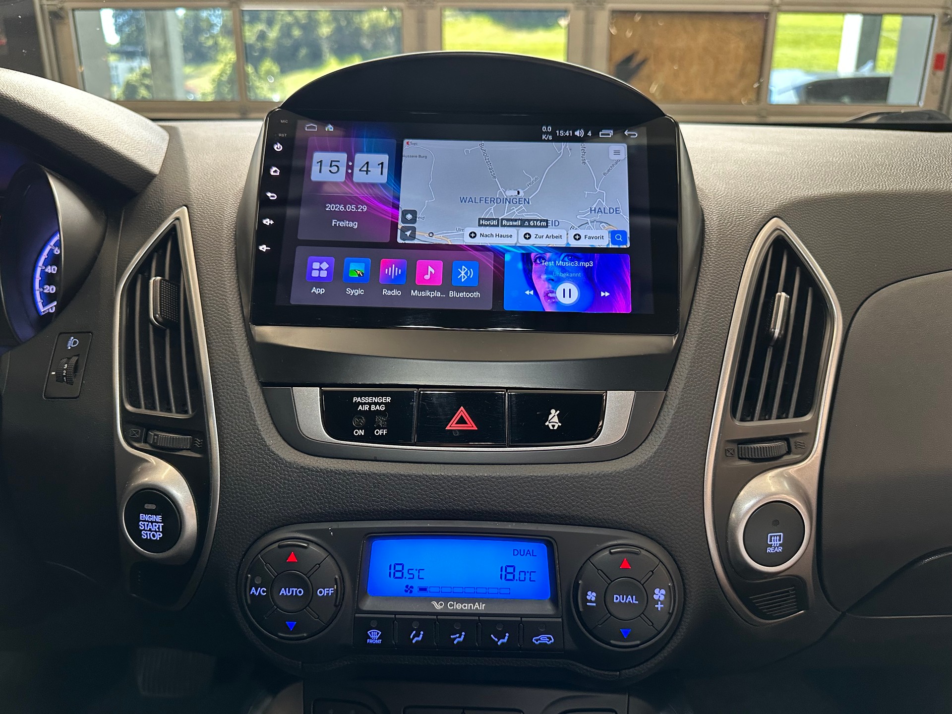 HYUNDAI iX 35 2.0 CRDi Premium 4WD Automatic-image-11