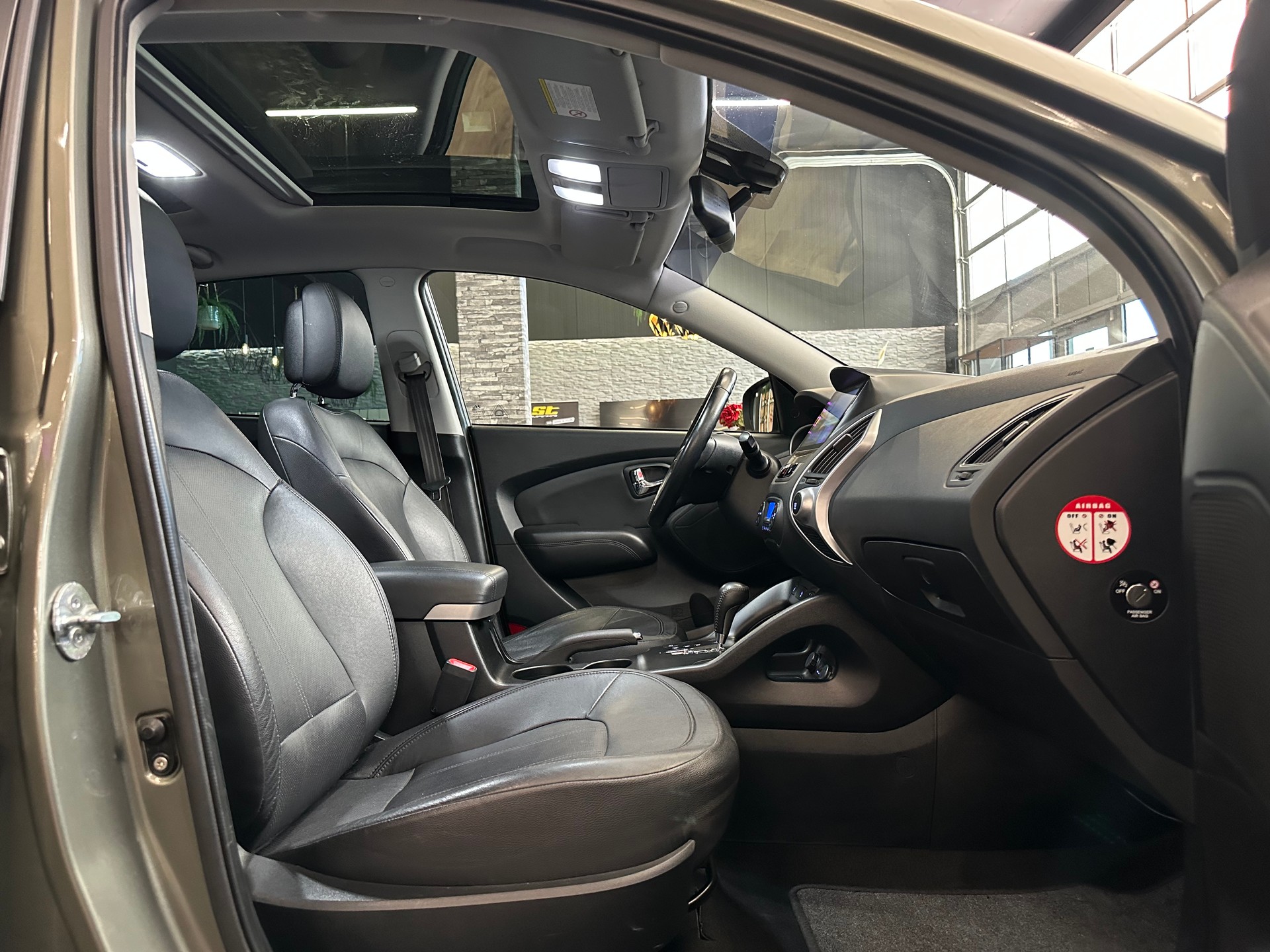 HYUNDAI iX 35 2.0 CRDi Premium 4WD Automatic-image-18