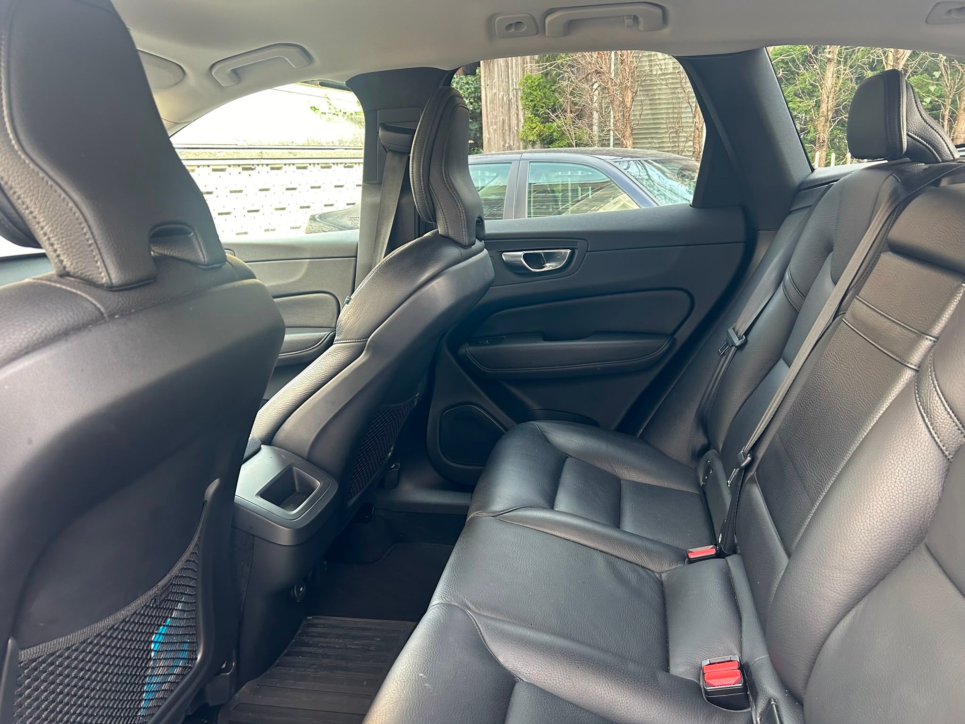 VOLVO XC60 B4 Diesel Mild Hybrid AWD Momentum Geartronic-image-6