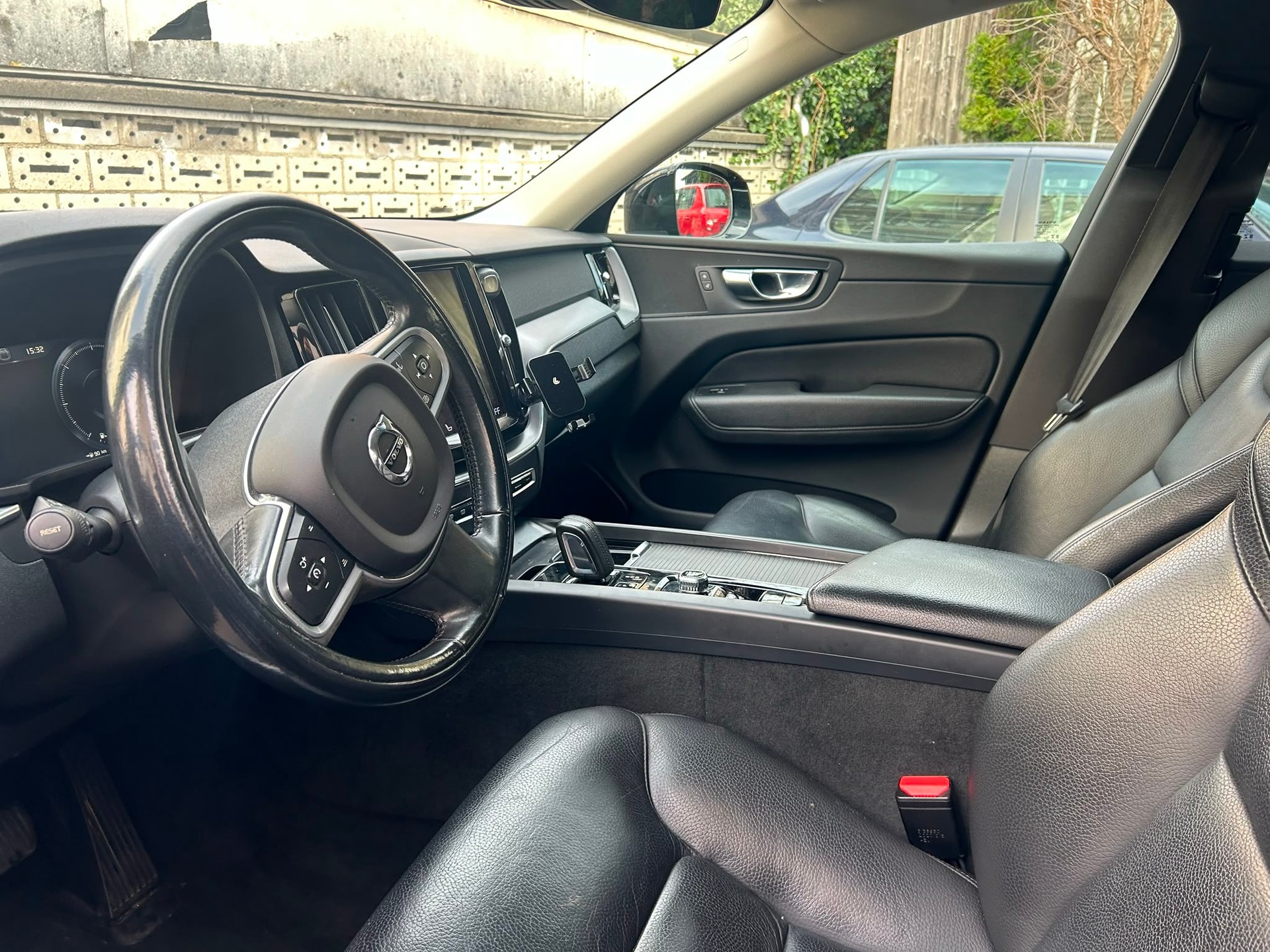 VOLVO XC60 B4 Diesel Mild Hybrid AWD Momentum Geartronic-image-5