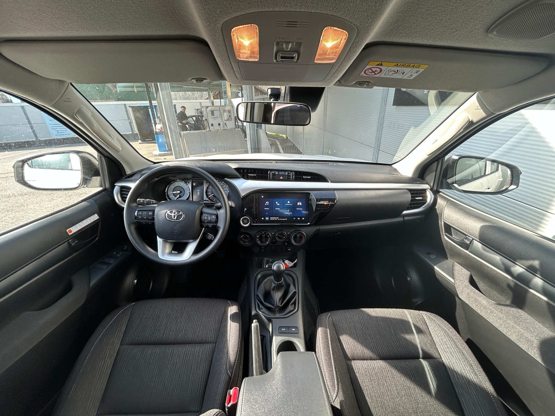 TOYOTA Hilux Double Cab.-Pick-up 2.8 D-4D 204 Comfort-image-6