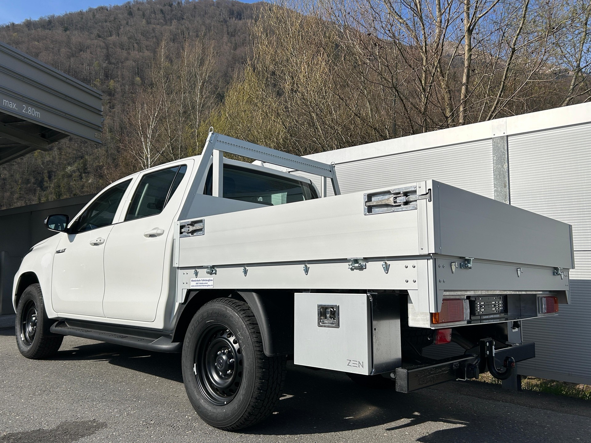 TOYOTA Hilux Double Cab.-Pick-up 2.8 D-4D 204 Comfort-image-3