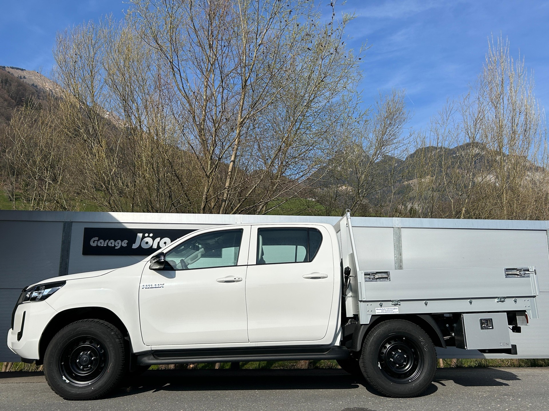 TOYOTA Hilux Double Cab.-Pick-up 2.8 D-4D 204 Comfort-image-2