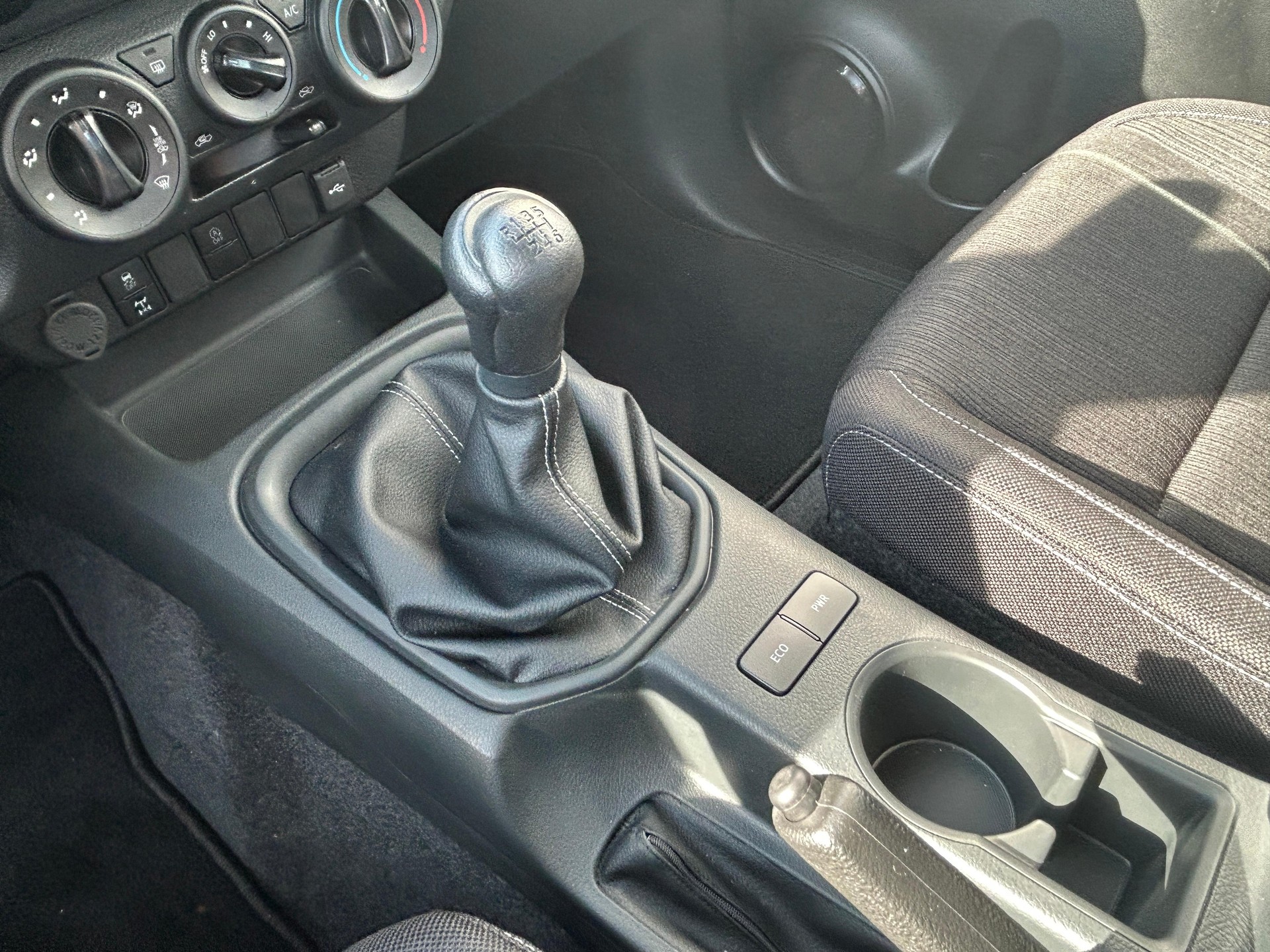 TOYOTA Hilux Double Cab.-Pick-up 2.8 D-4D 204 Comfort-image-13