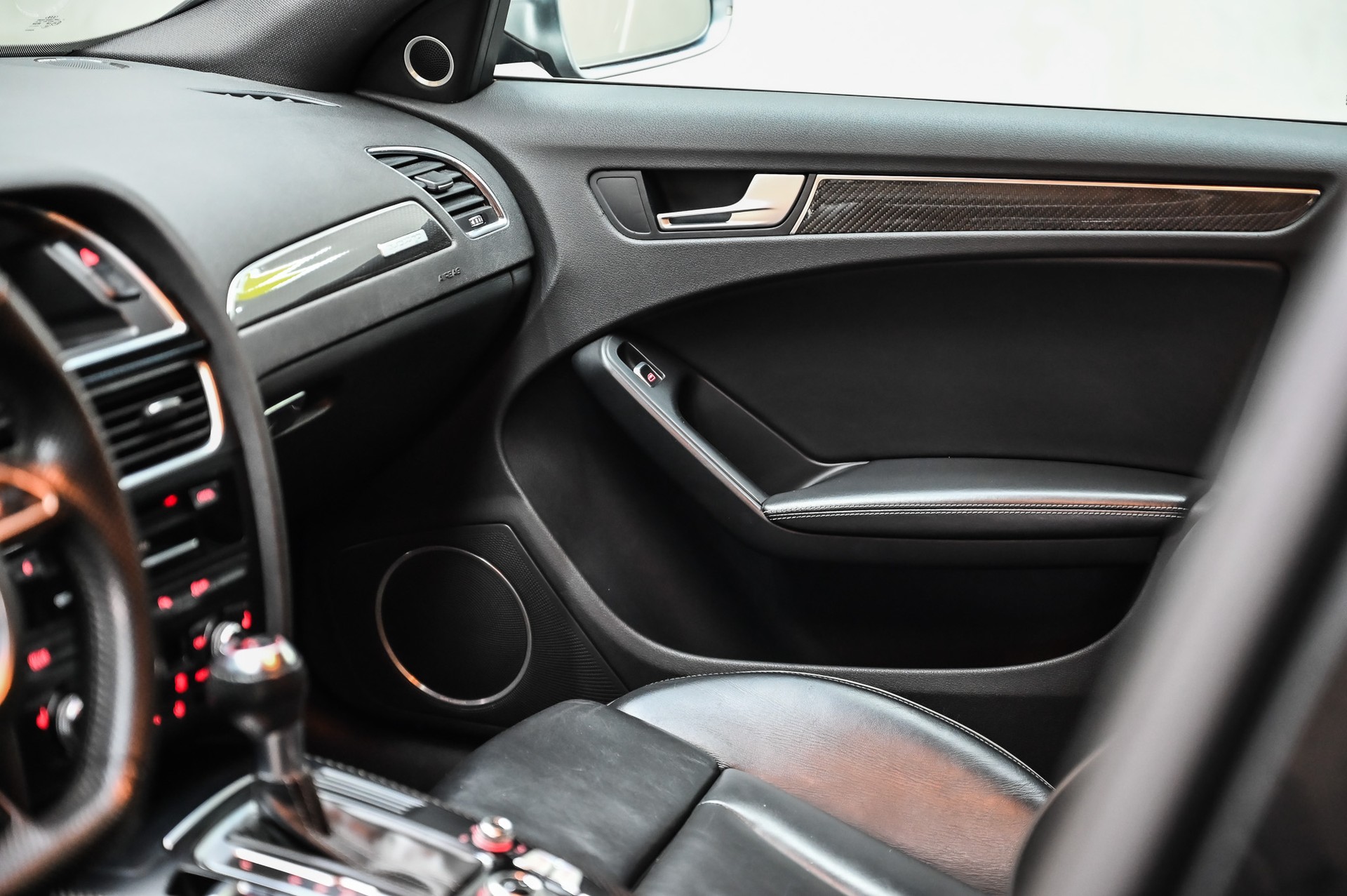 AUDI RS4 Avant 4.2 V8 FSI quattro S-Tronic-image-19