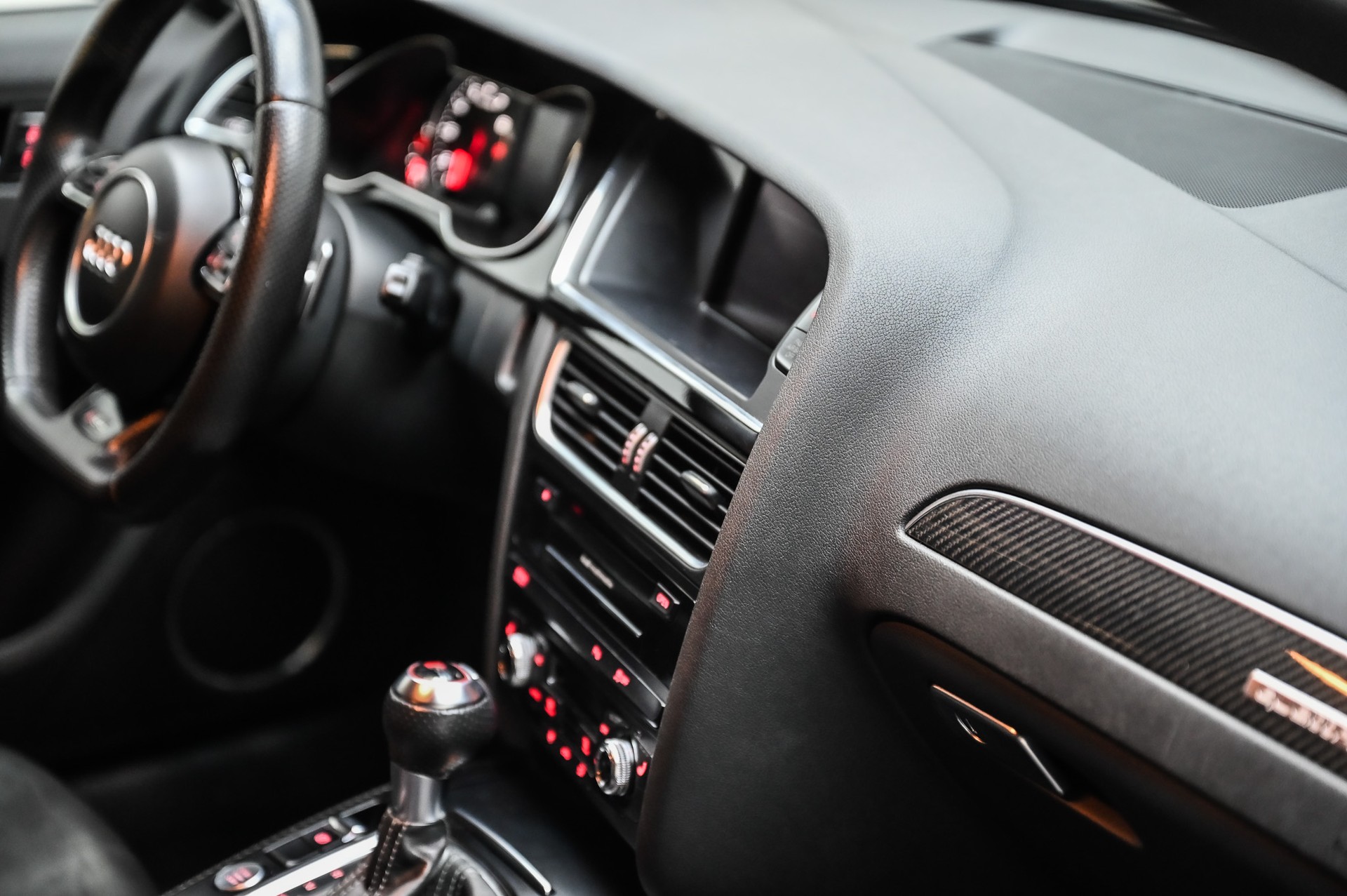 AUDI RS4 Avant 4.2 V8 FSI quattro S-Tronic-image-18