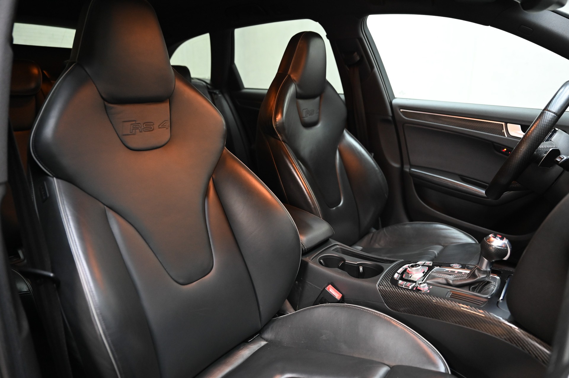 AUDI RS4 Avant 4.2 V8 FSI quattro S-Tronic-image-23