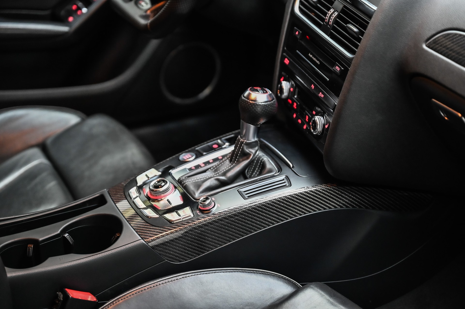 AUDI RS4 Avant 4.2 V8 FSI quattro S-Tronic-image-29