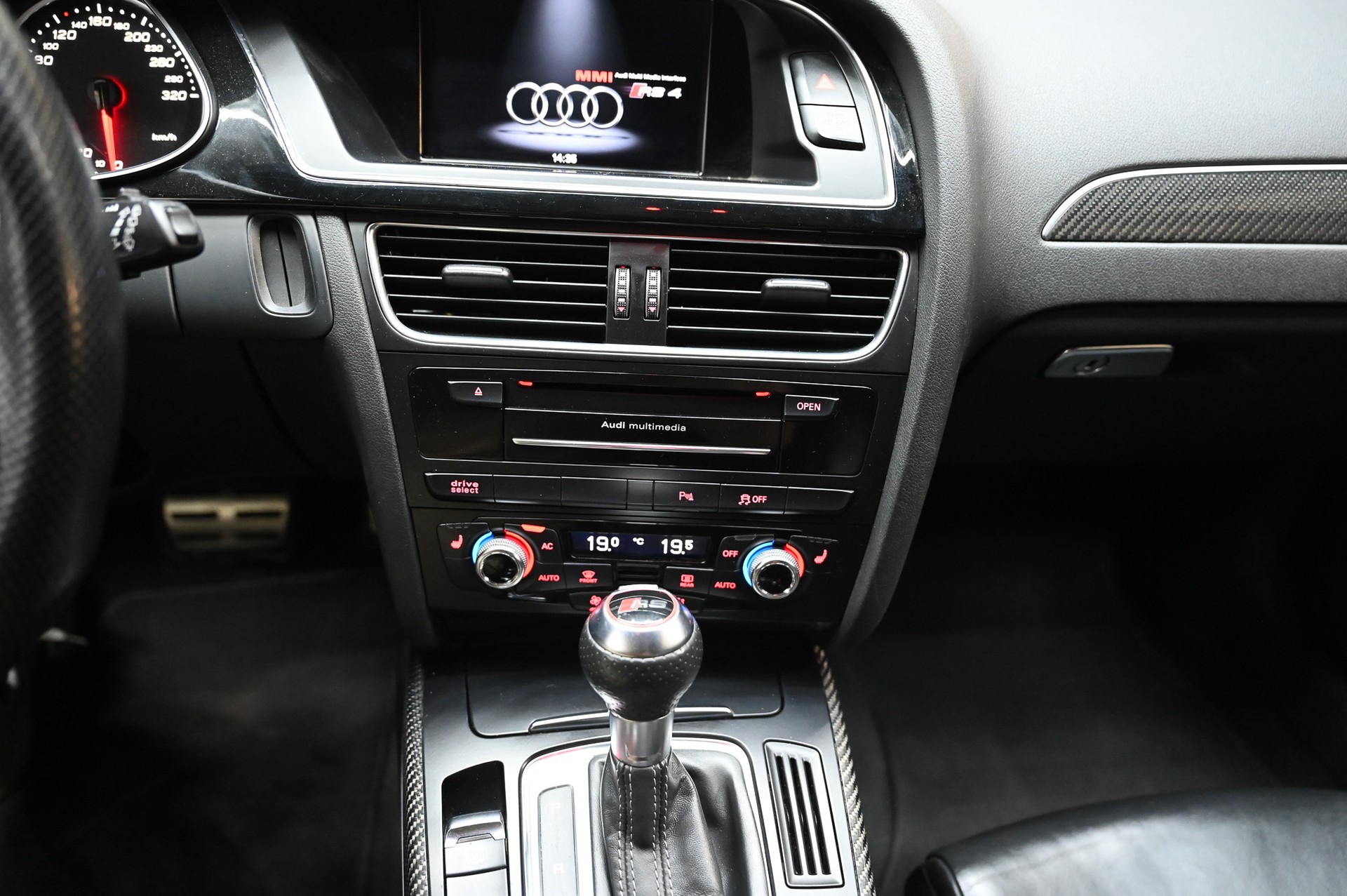 AUDI RS4 Avant 4.2 V8 FSI quattro S-Tronic-image-30