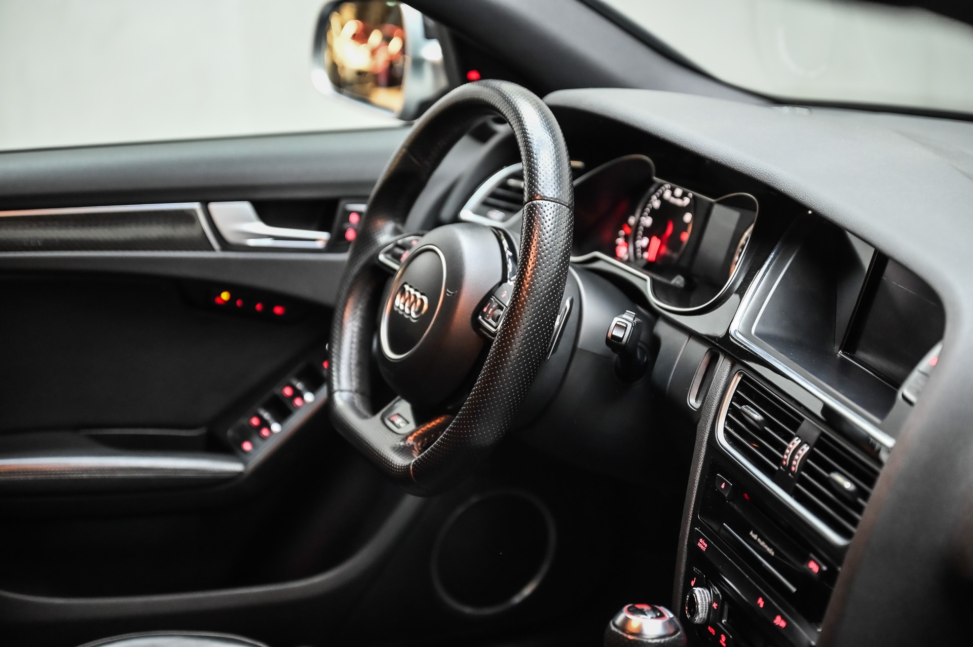 AUDI RS4 Avant 4.2 V8 FSI quattro S-Tronic-image-15