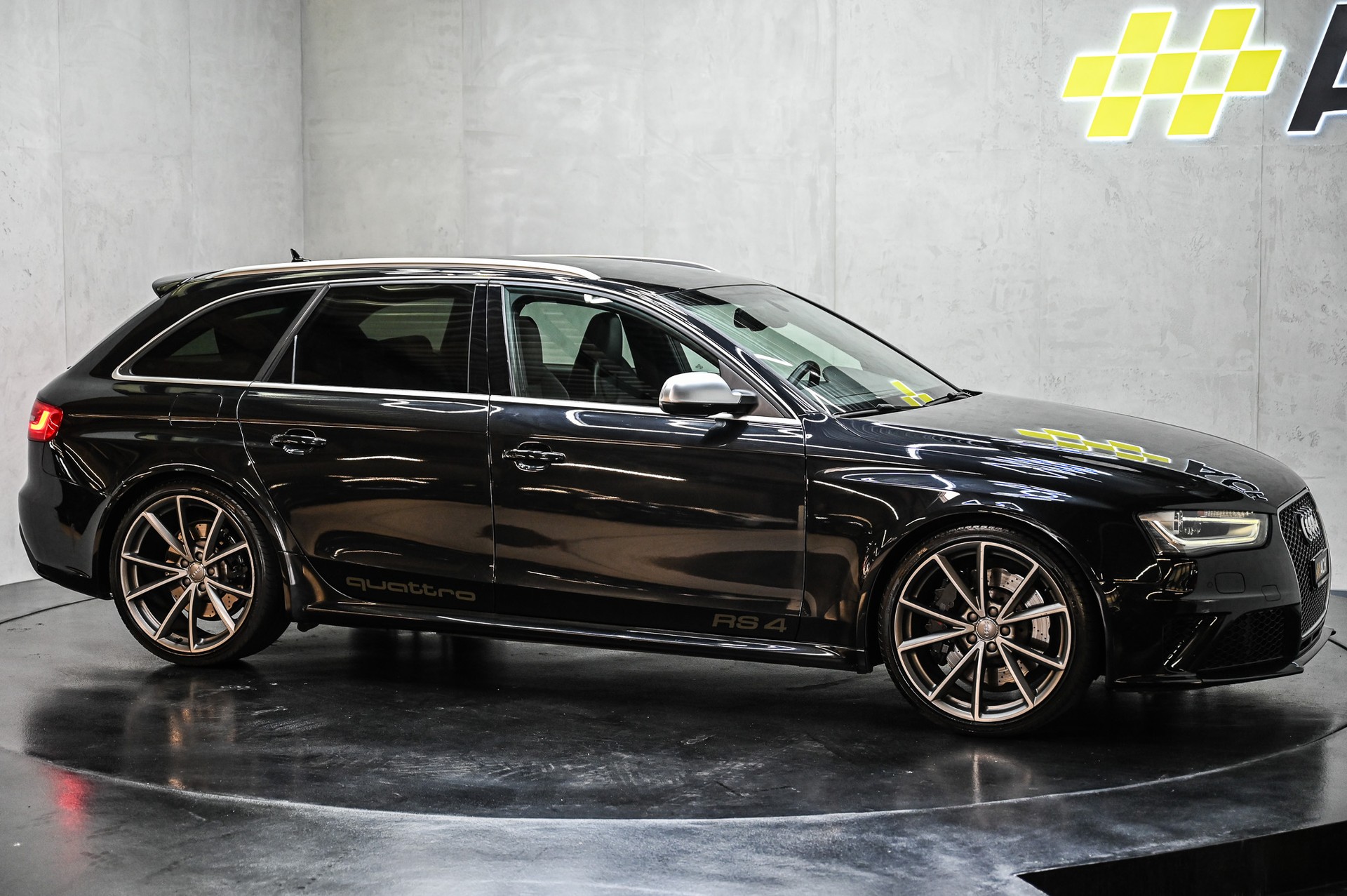 AUDI RS4 Avant 4.2 V8 FSI quattro S-Tronic-image-11