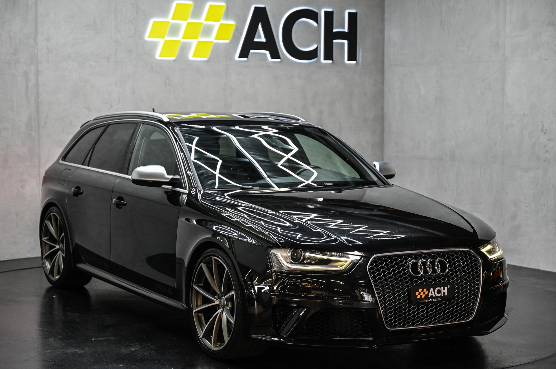 AUDI RS4 Avant 4.2 V8 FSI quattro S-Tronic