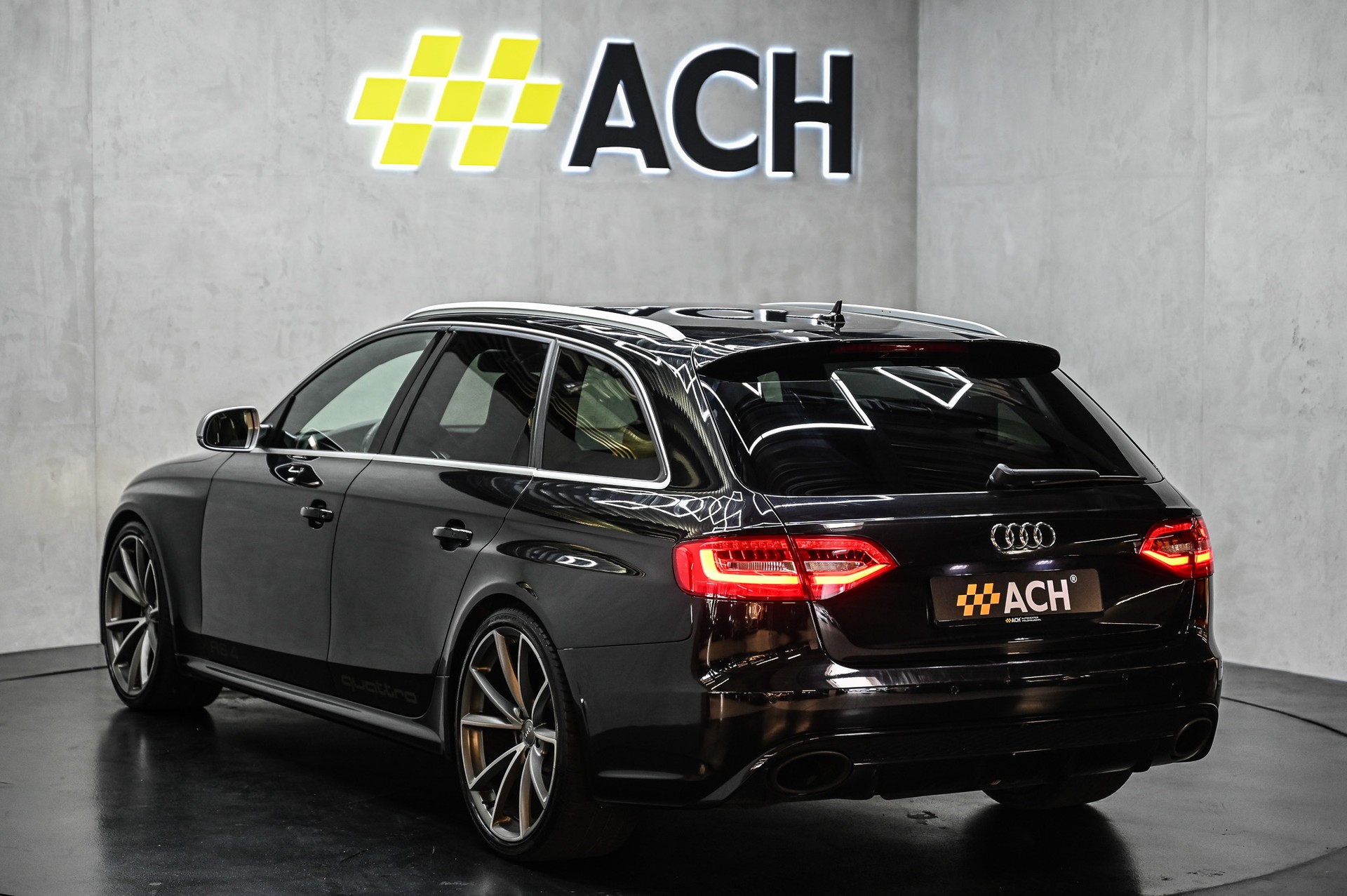 AUDI RS4 Avant 4.2 V8 FSI quattro S-Tronic-image-6