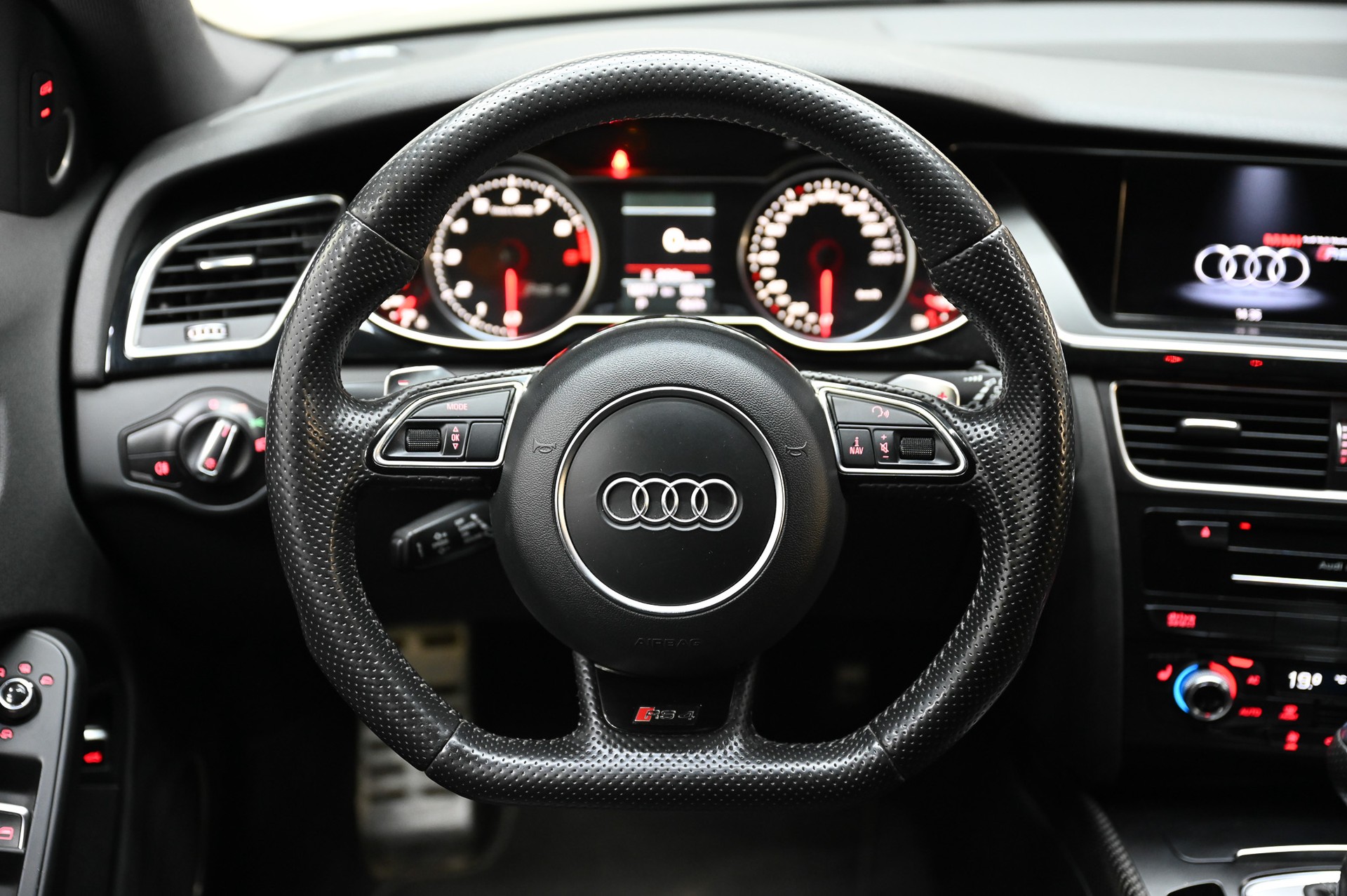 AUDI RS4 Avant 4.2 V8 FSI quattro S-Tronic-image-20