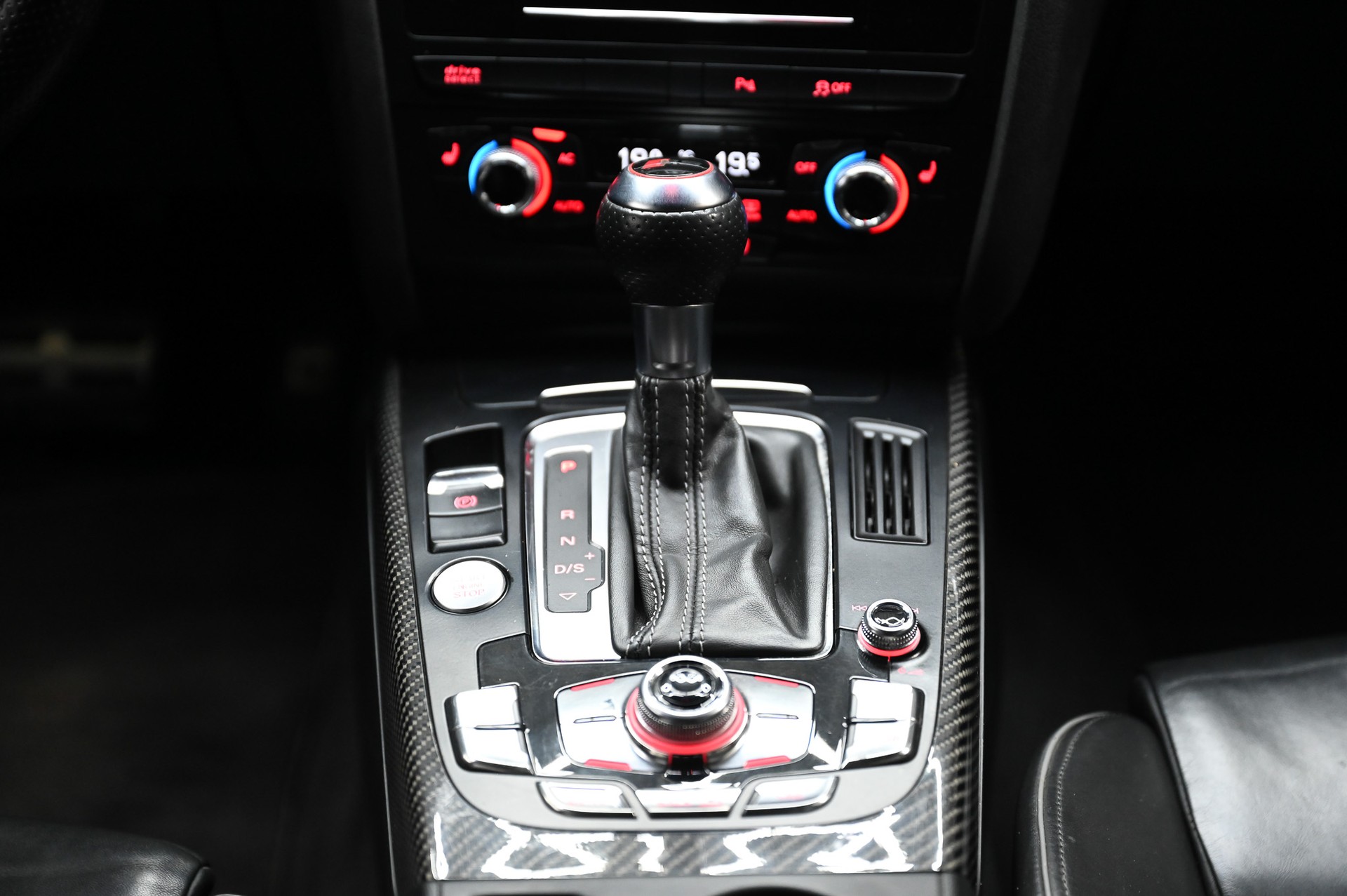 AUDI RS4 Avant 4.2 V8 FSI quattro S-Tronic-image-31