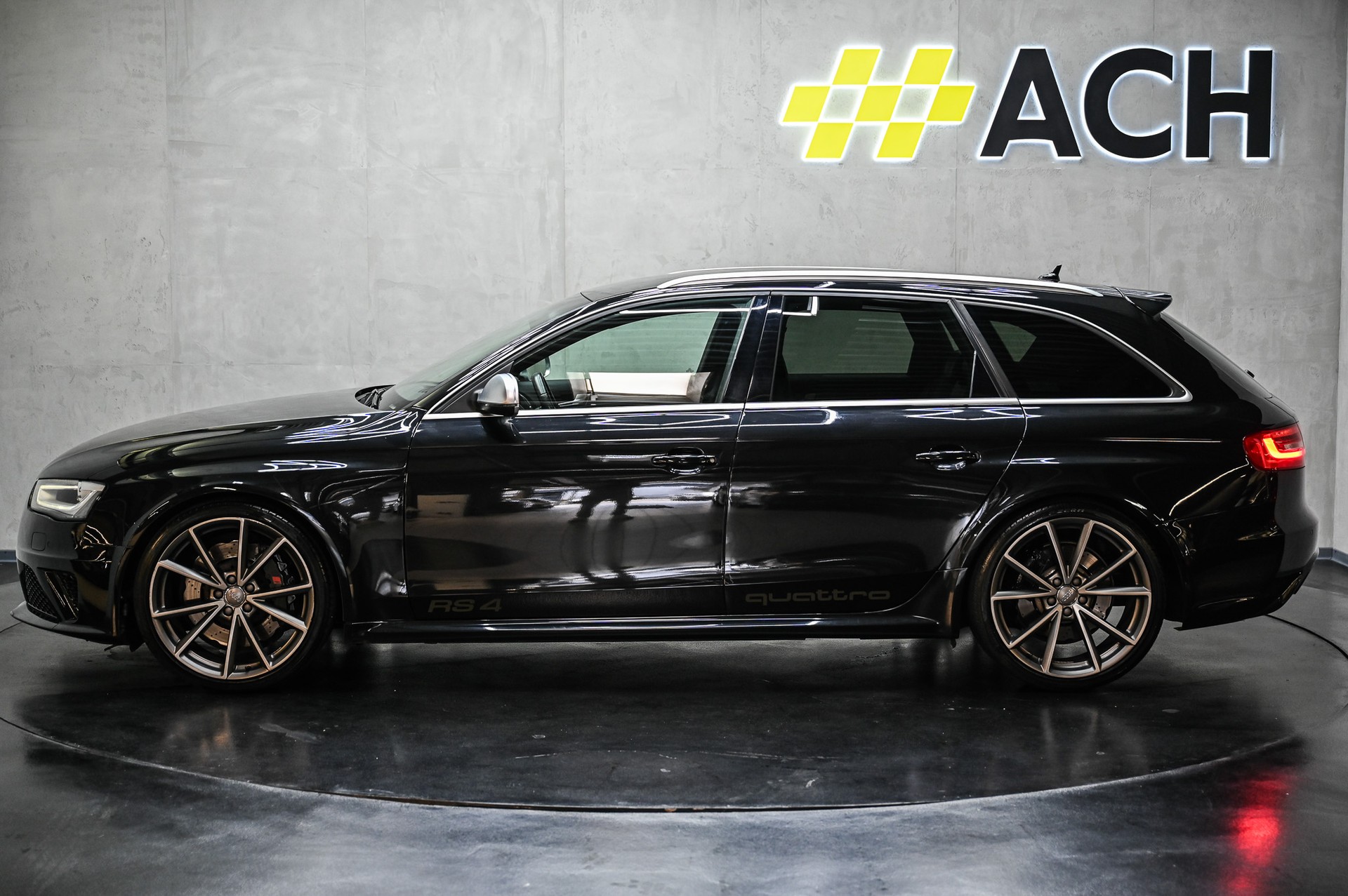 AUDI RS4 Avant 4.2 V8 FSI quattro S-Tronic-image-4