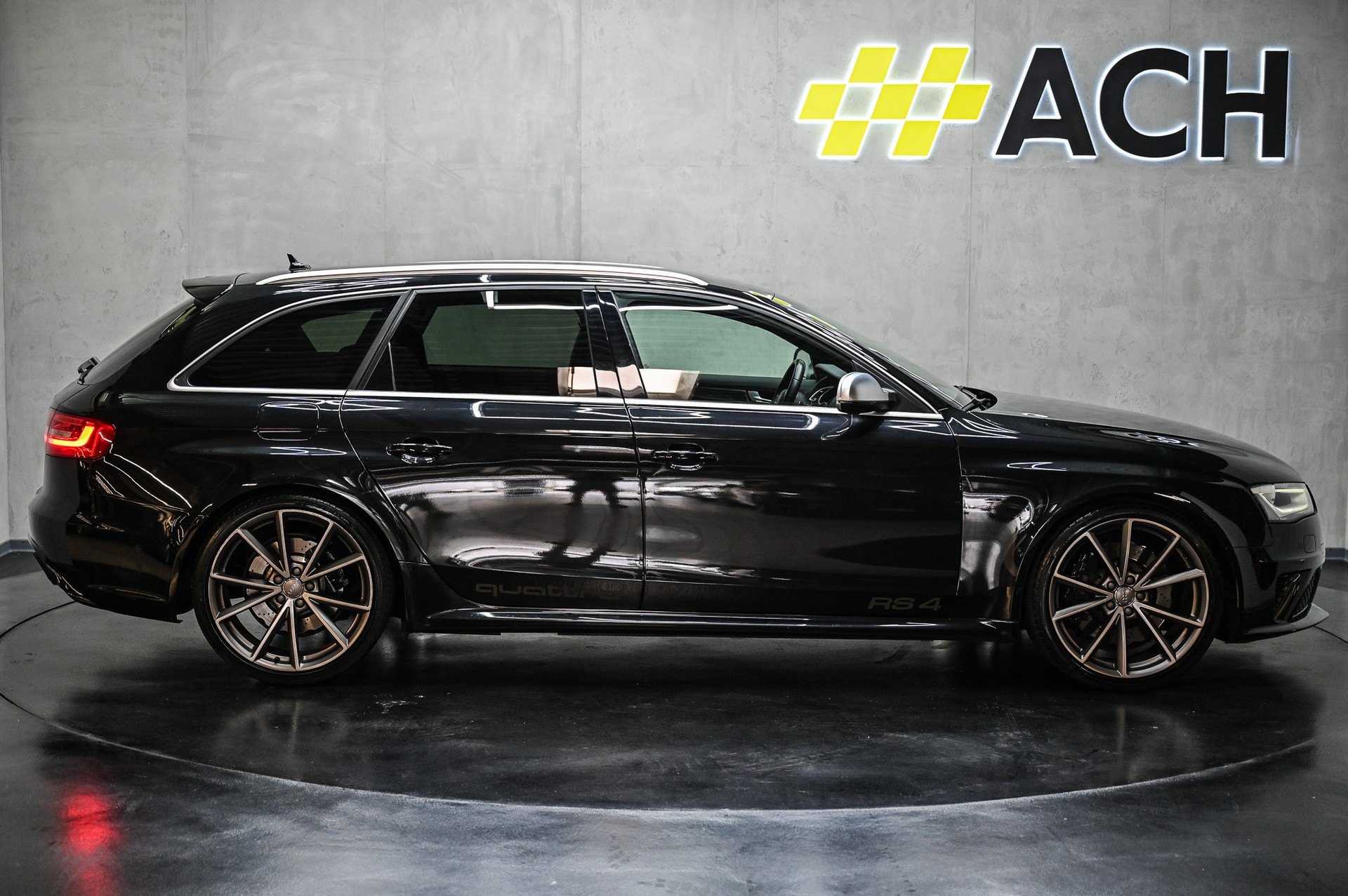 AUDI RS4 Avant 4.2 V8 FSI quattro S-Tronic-image-10