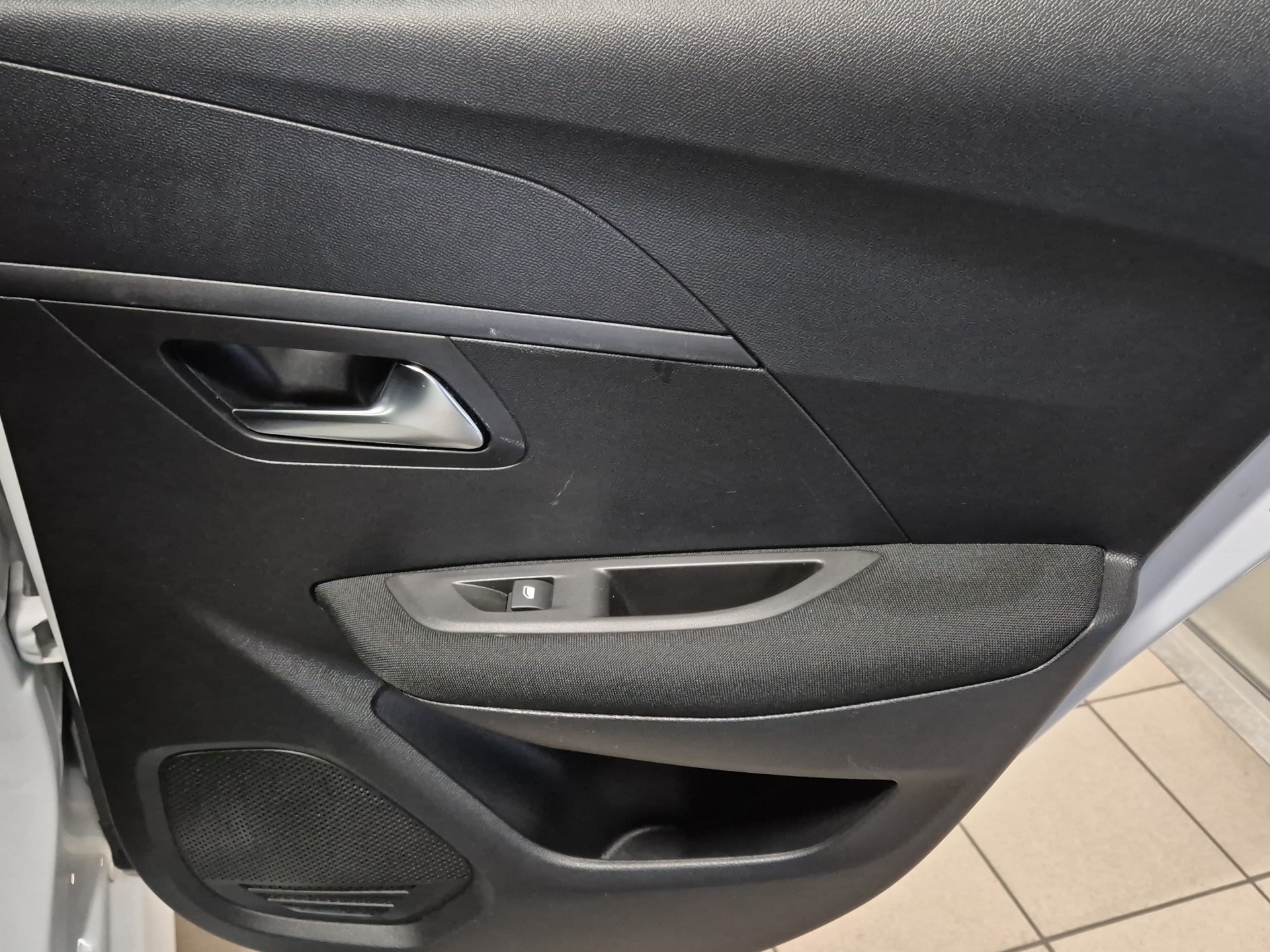 PEUGEOT 208 1.5 BlueHDi Active Pack-image-13