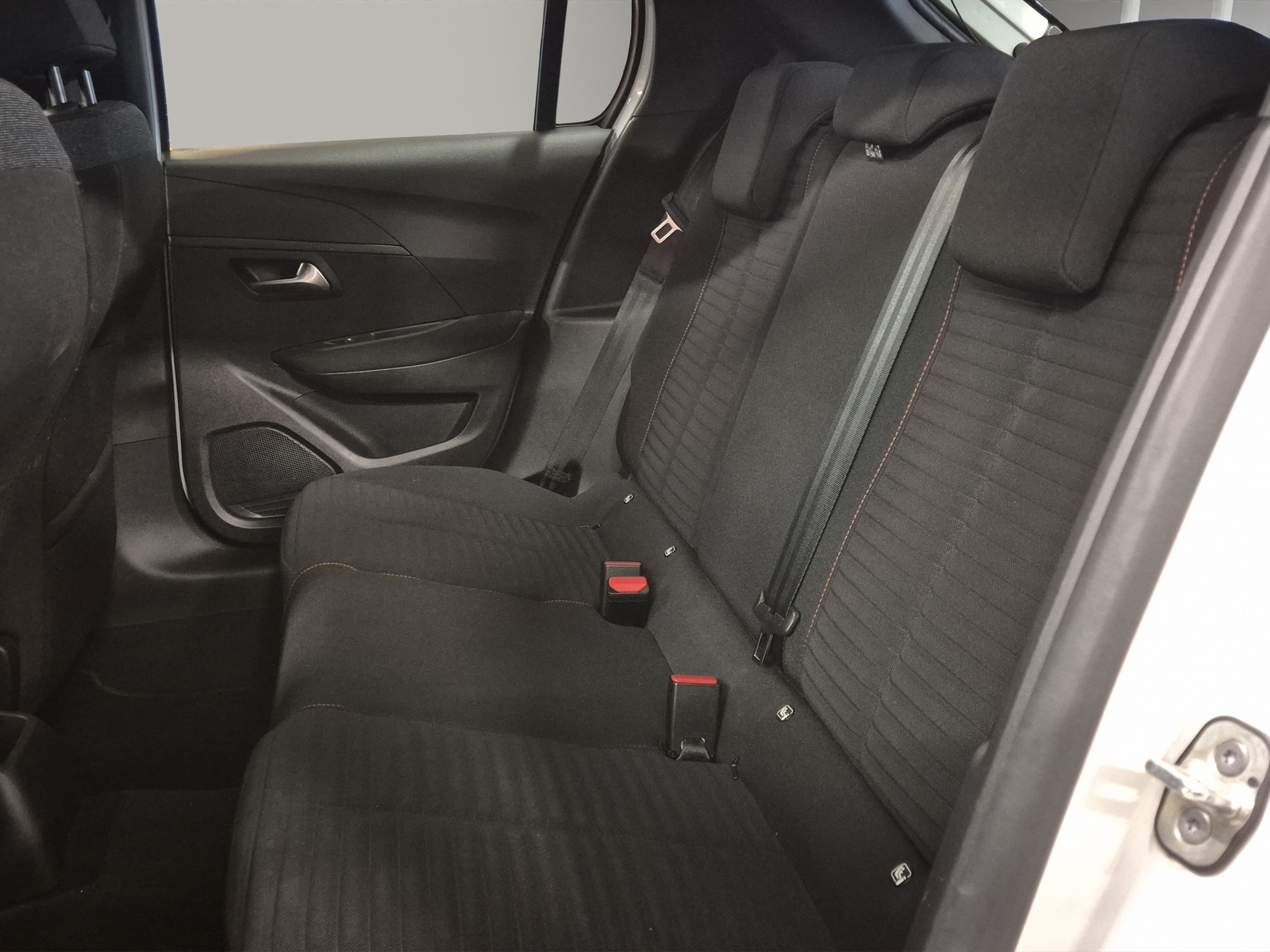PEUGEOT 208 1.5 BlueHDi Active Pack-image-12