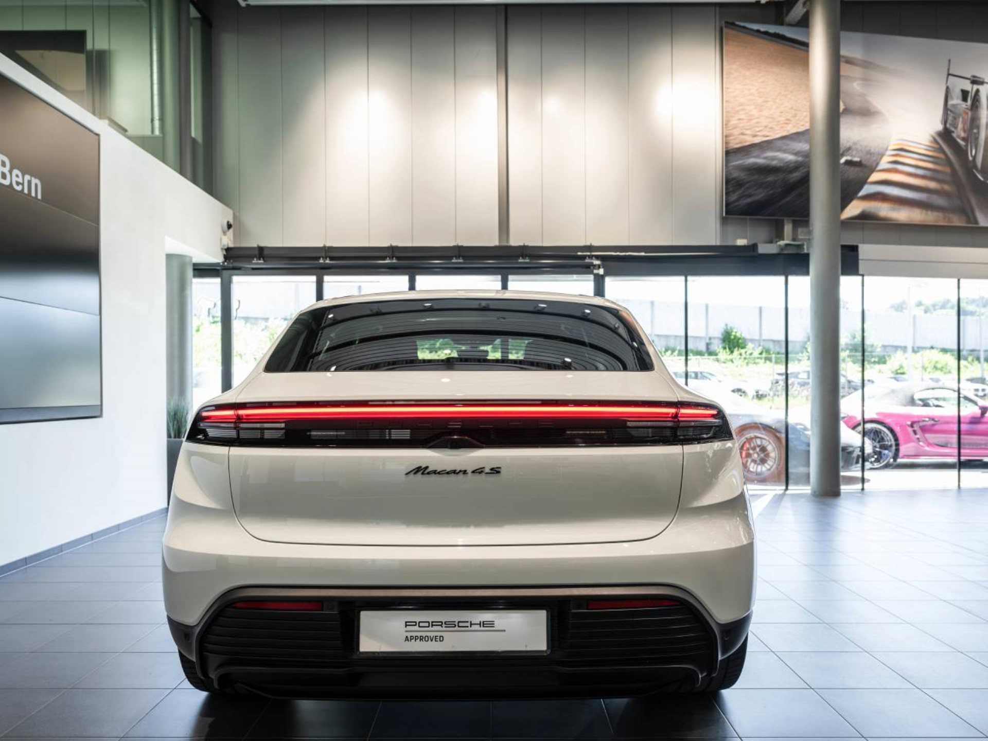 PORSCHE Macan 4S-image-5