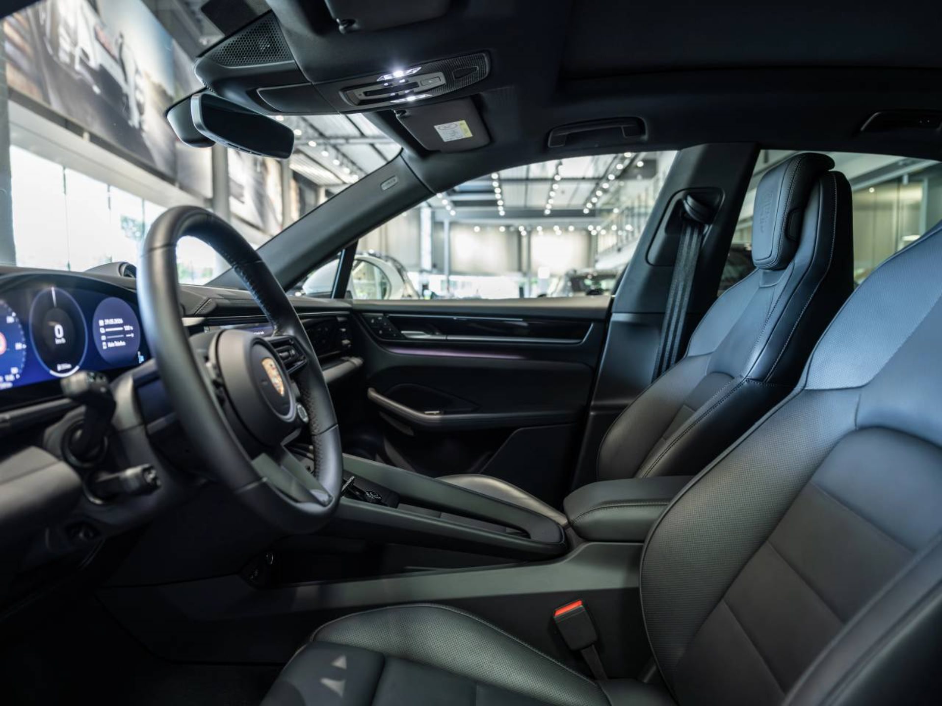 PORSCHE Macan 4S-showroom-element-3