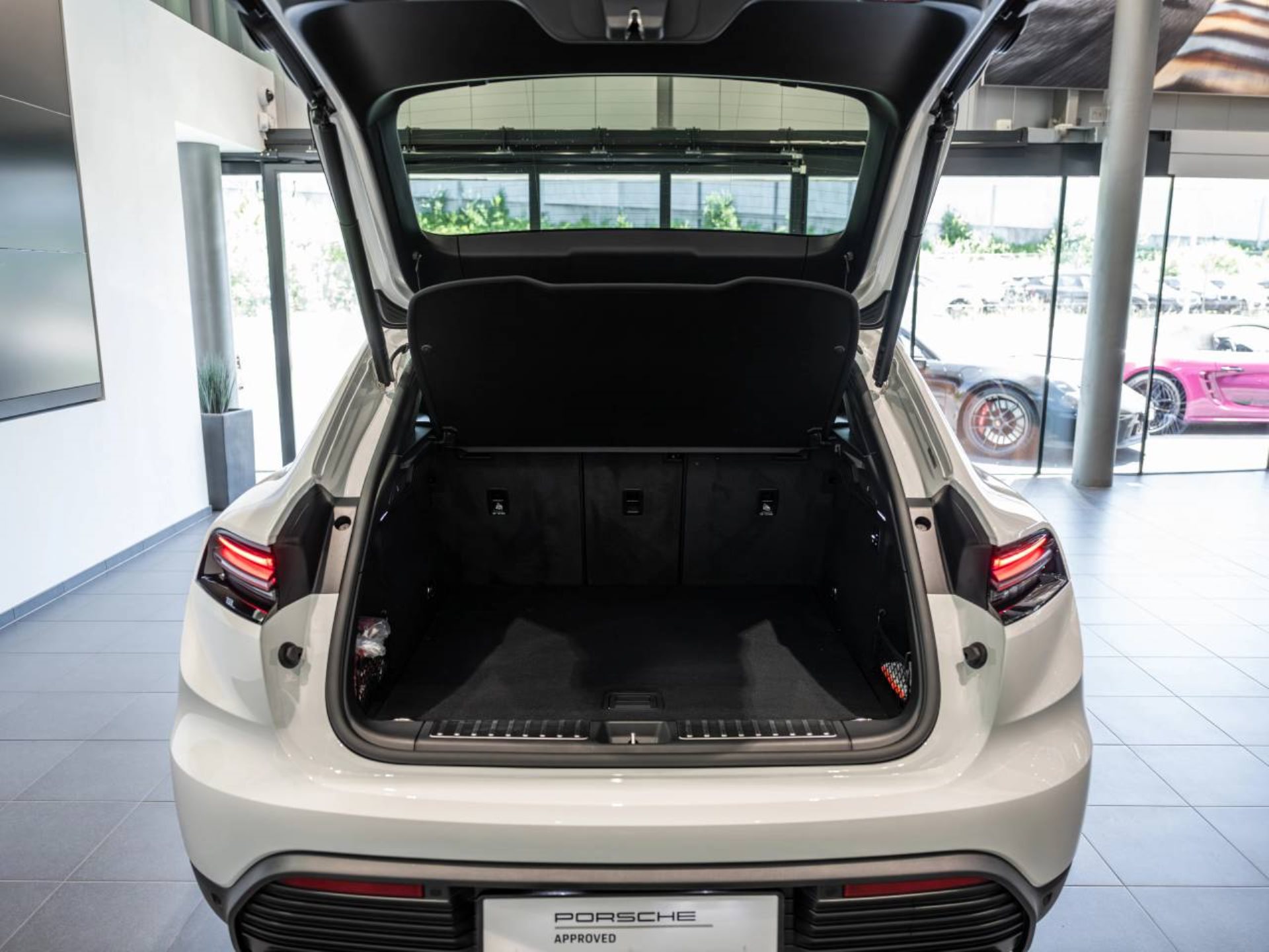 PORSCHE Macan 4S-image-10