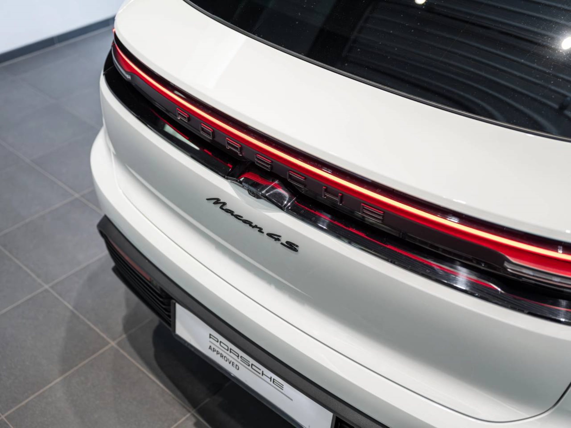 PORSCHE Macan 4S-image-28