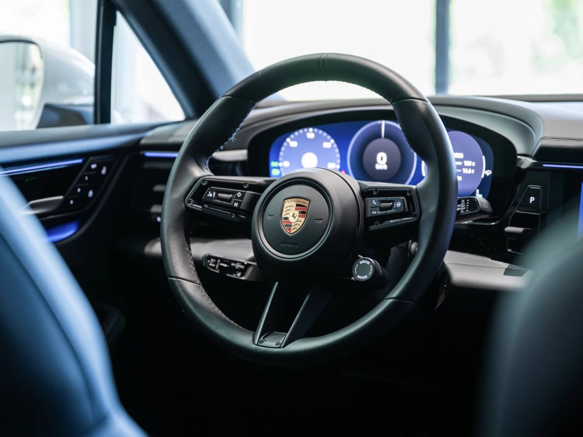 PORSCHE Macan 4S-image-14