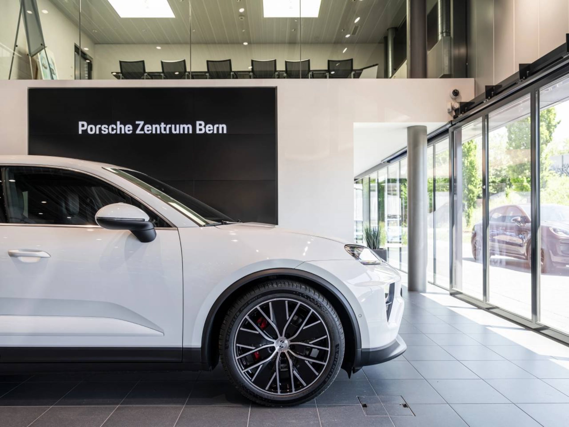 PORSCHE Macan 4S-image-12