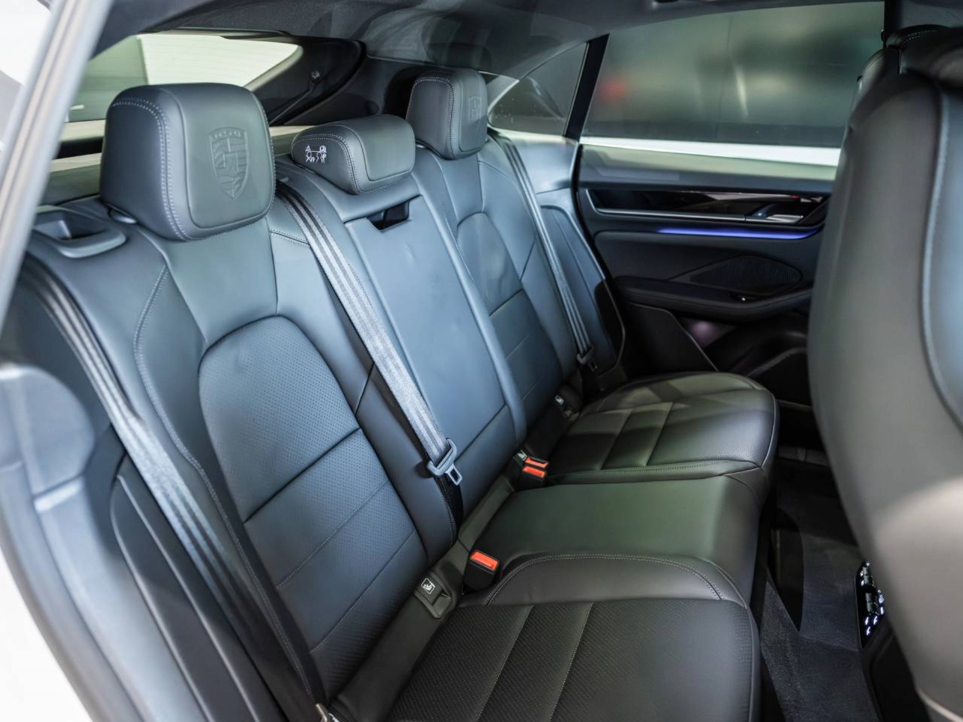 PORSCHE Macan 4S-image-19