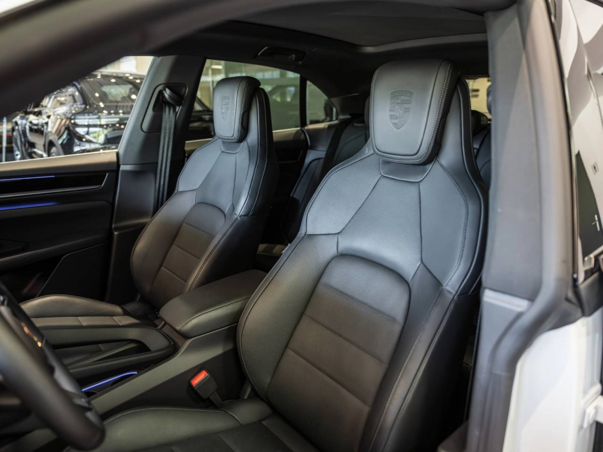 PORSCHE Macan 4S-image-4