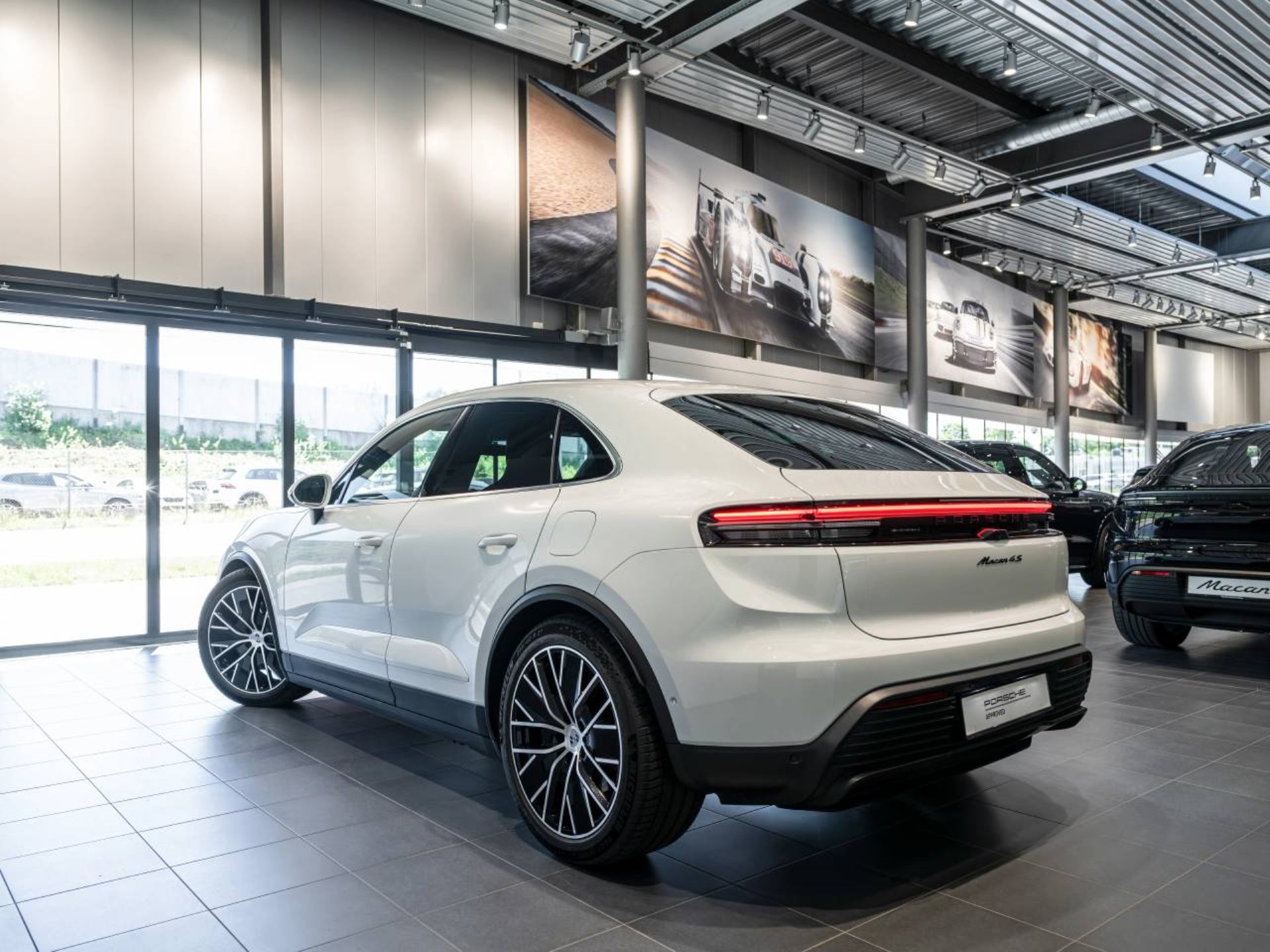 PORSCHE Macan 4S-image-6