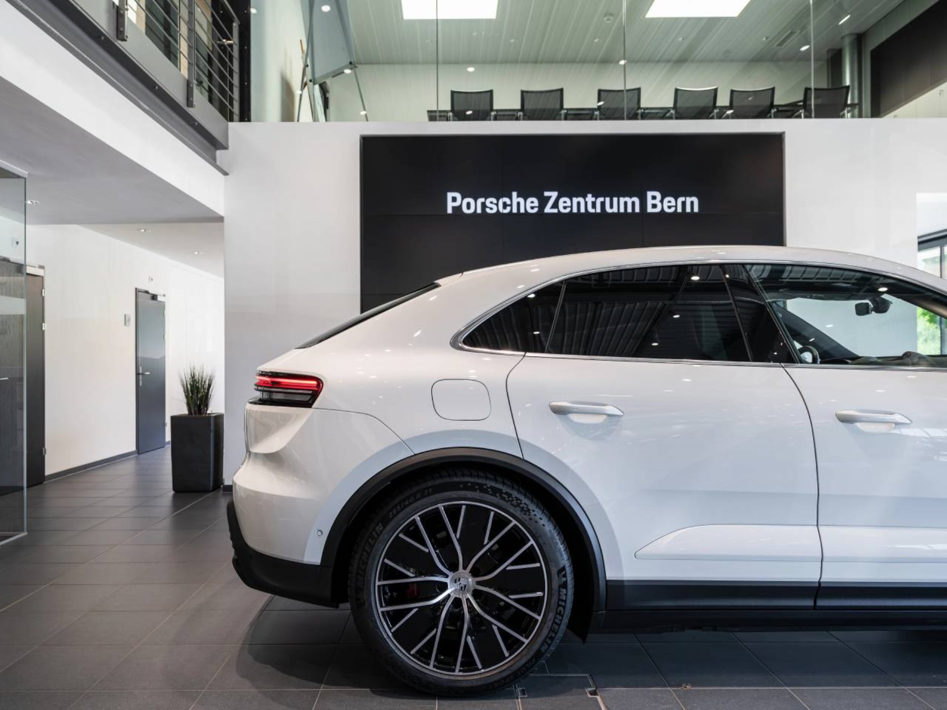 PORSCHE Macan 4S-image-11