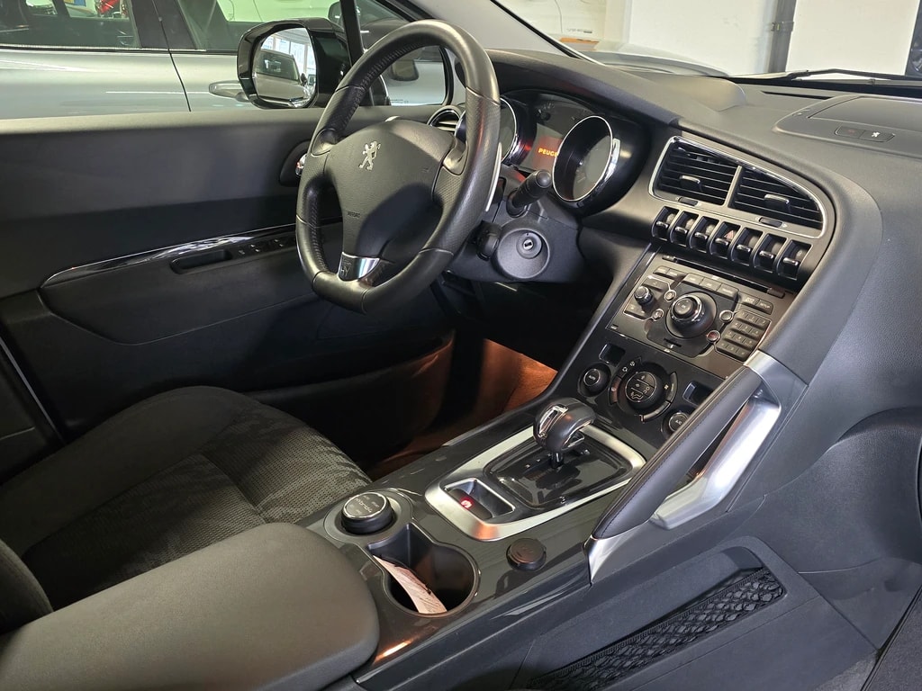 PEUGEOT 3008 HYbrid4 2.0 HDI EGS6-image-6