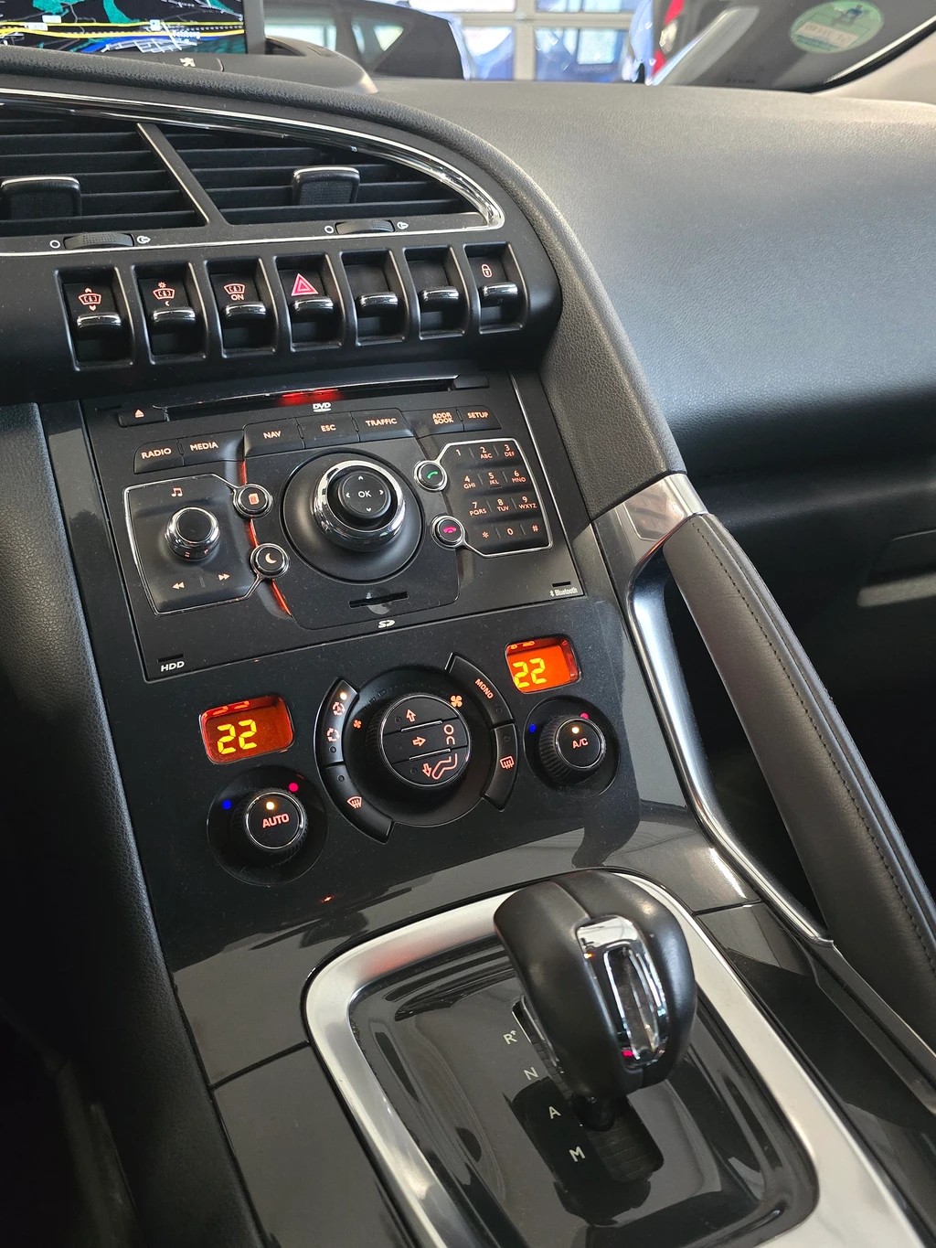 PEUGEOT 3008 HYbrid4 2.0 HDI EGS6-image-10