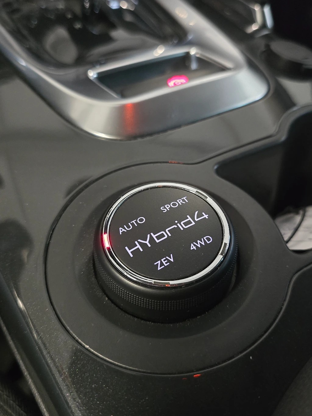 PEUGEOT 3008 HYbrid4 2.0 HDI EGS6-image-11