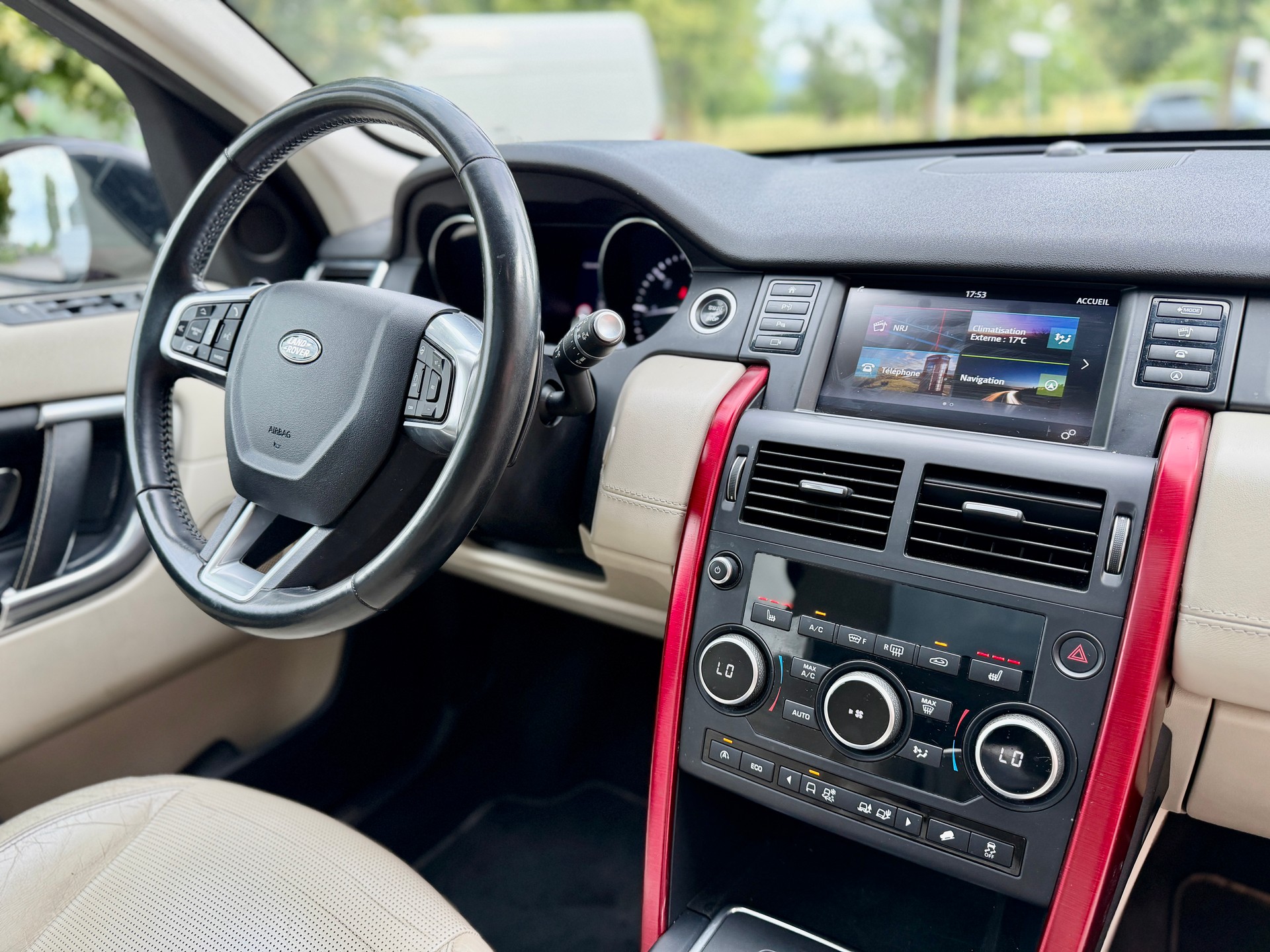 LAND ROVER Discovery Sport 2.0 TD4 HSE AT9-image-14