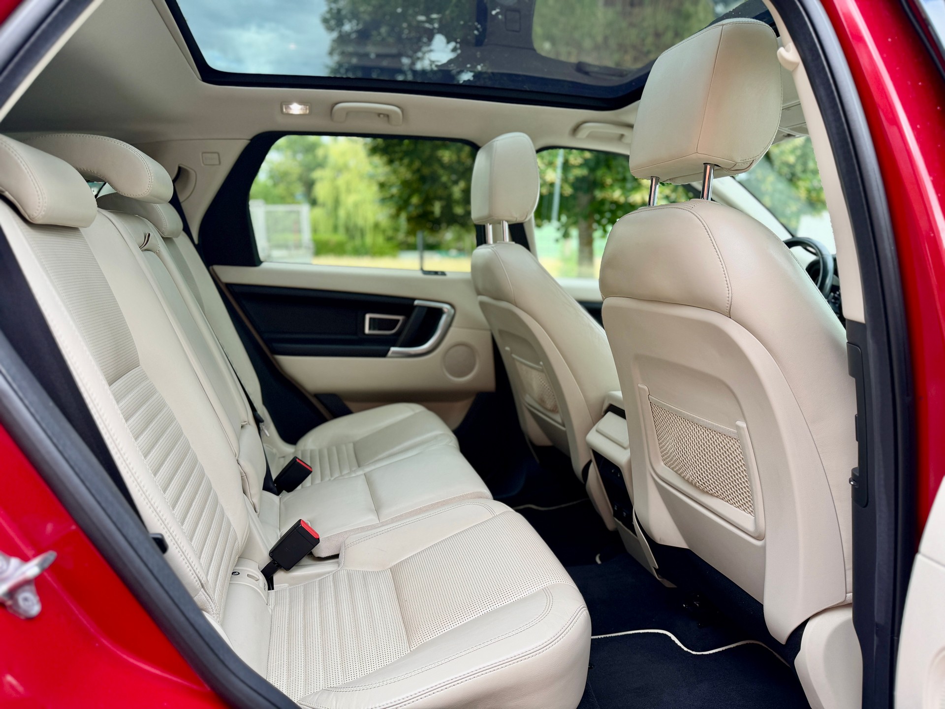 LAND ROVER Discovery Sport 2.0 TD4 HSE AT9-image-12