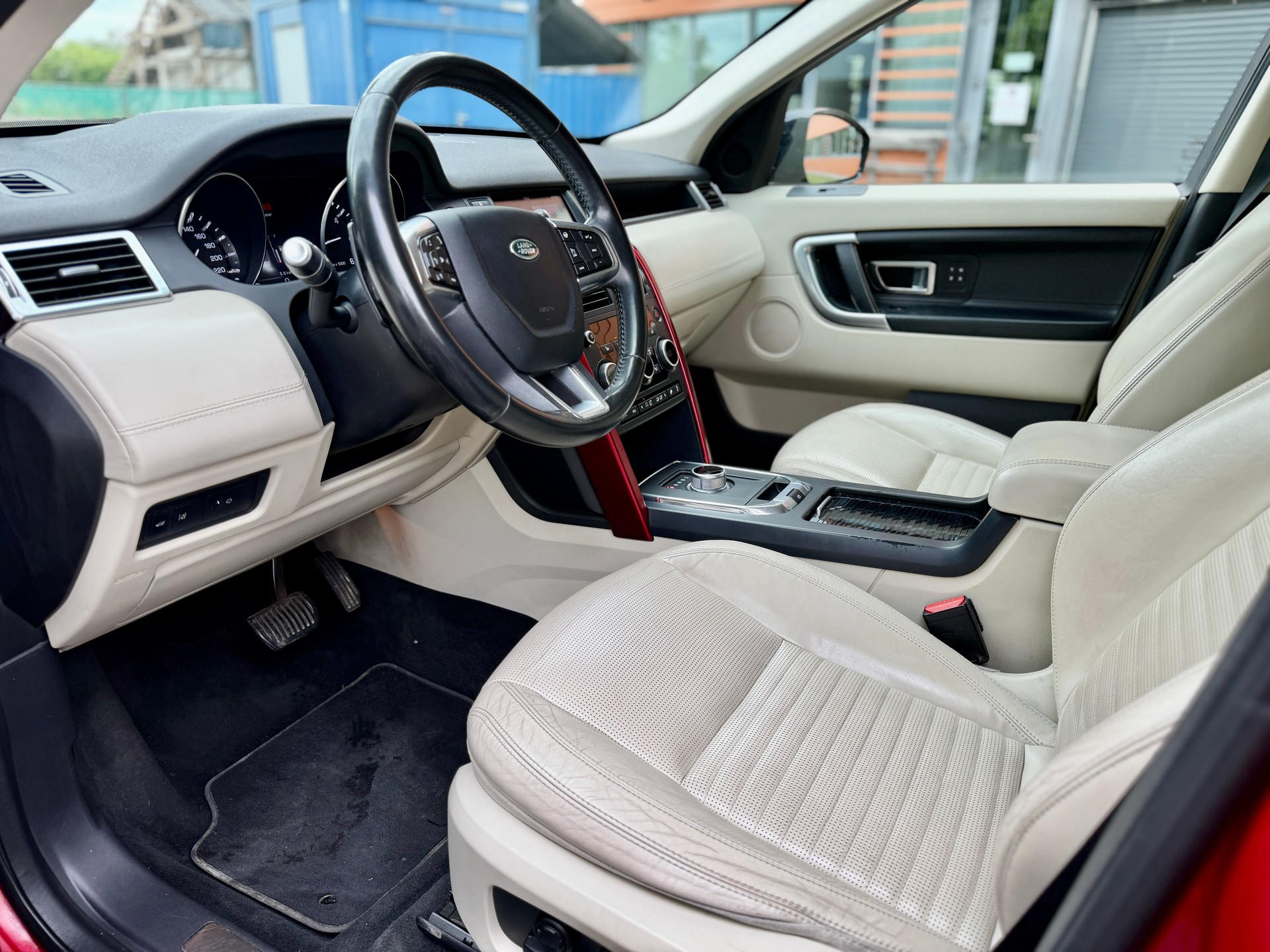 LAND ROVER Discovery Sport 2.0 TD4 HSE AT9-image-9