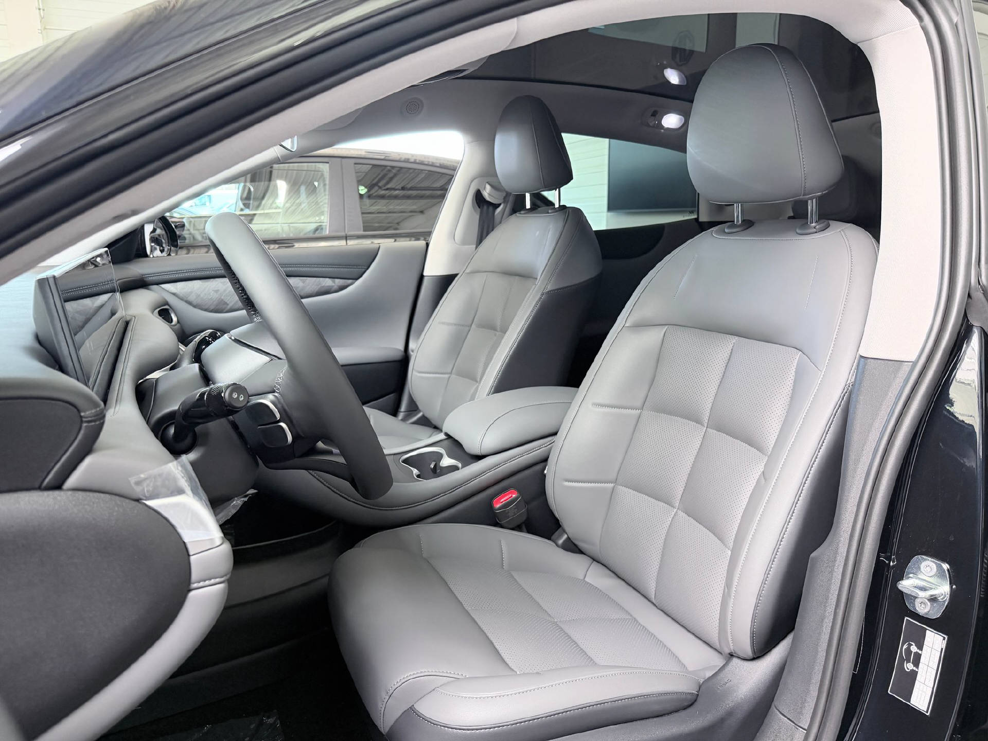 MG IM5 100 kWh Performance 20 4WD-image-5