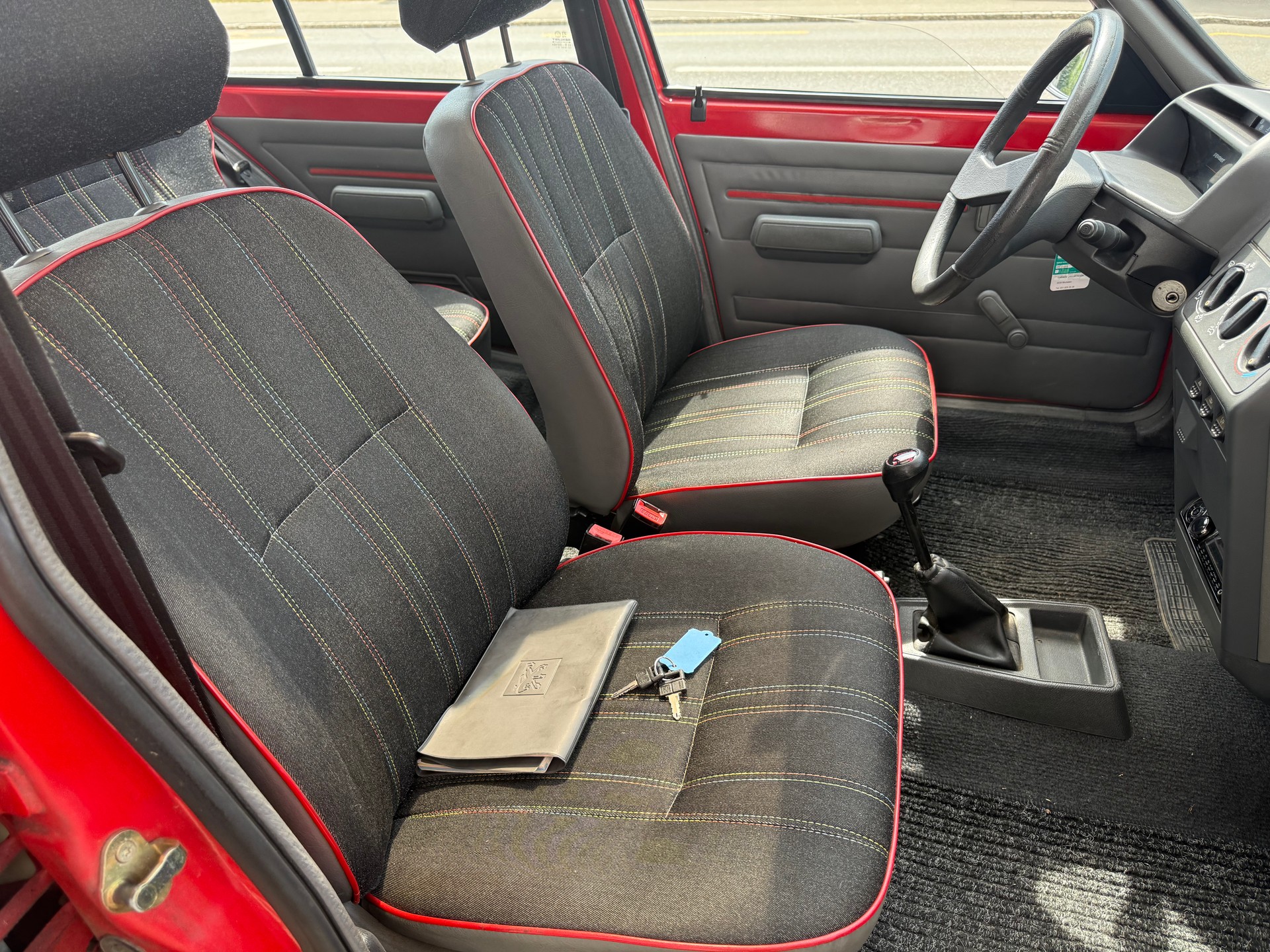 PEUGEOT 205 1.1 Look-image-11